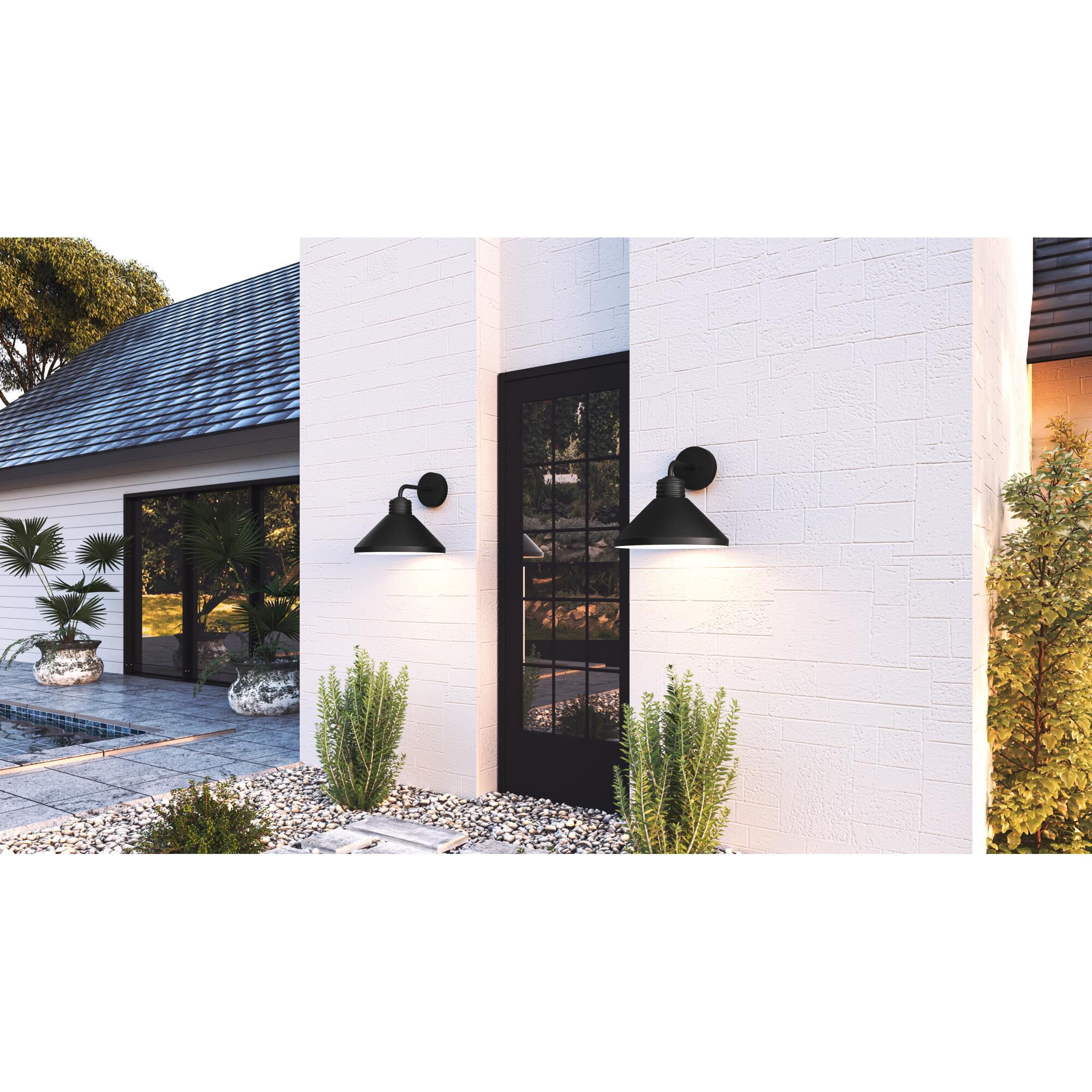 Shown in Matte Black finish and Metal shade