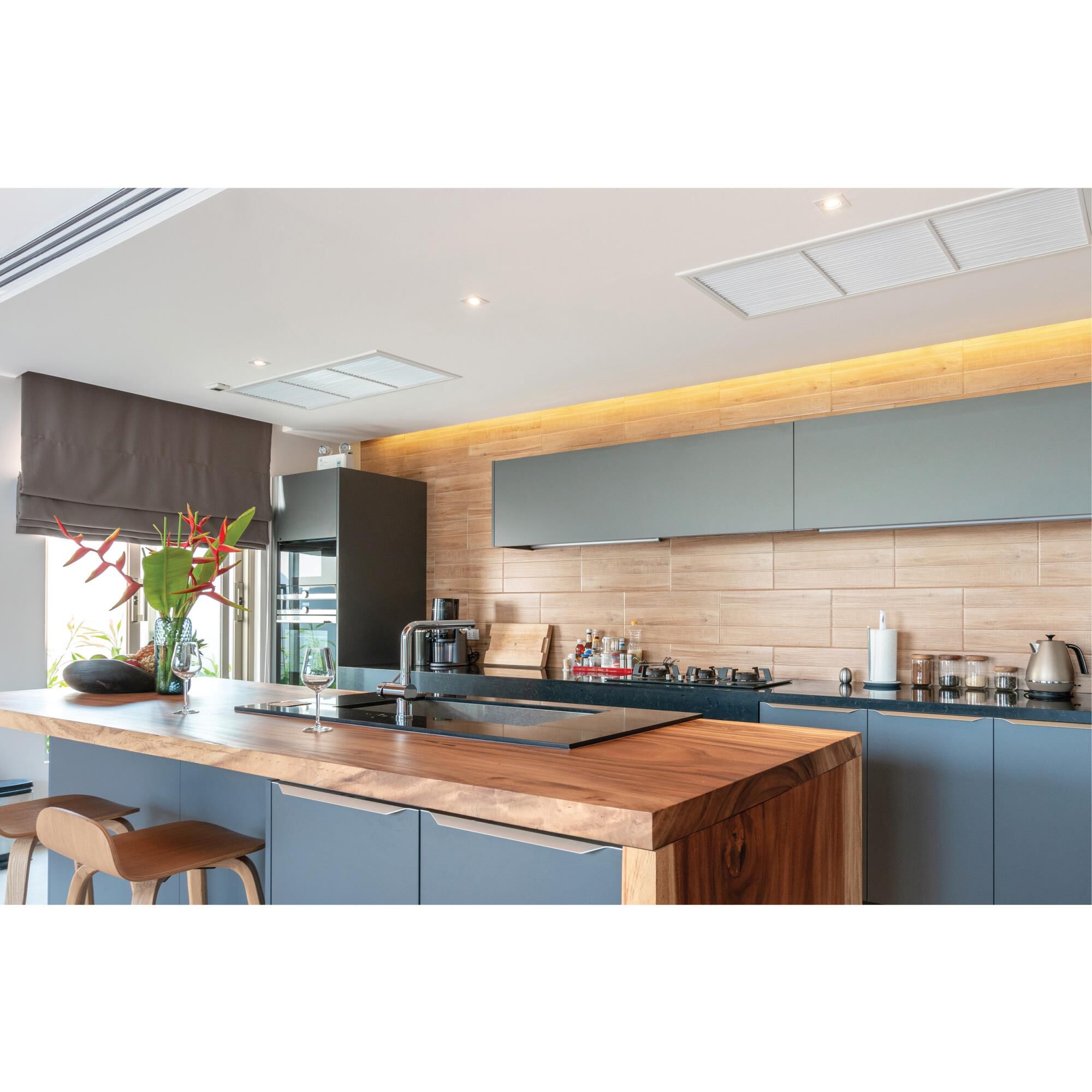 Shown in White finish and Clear glass