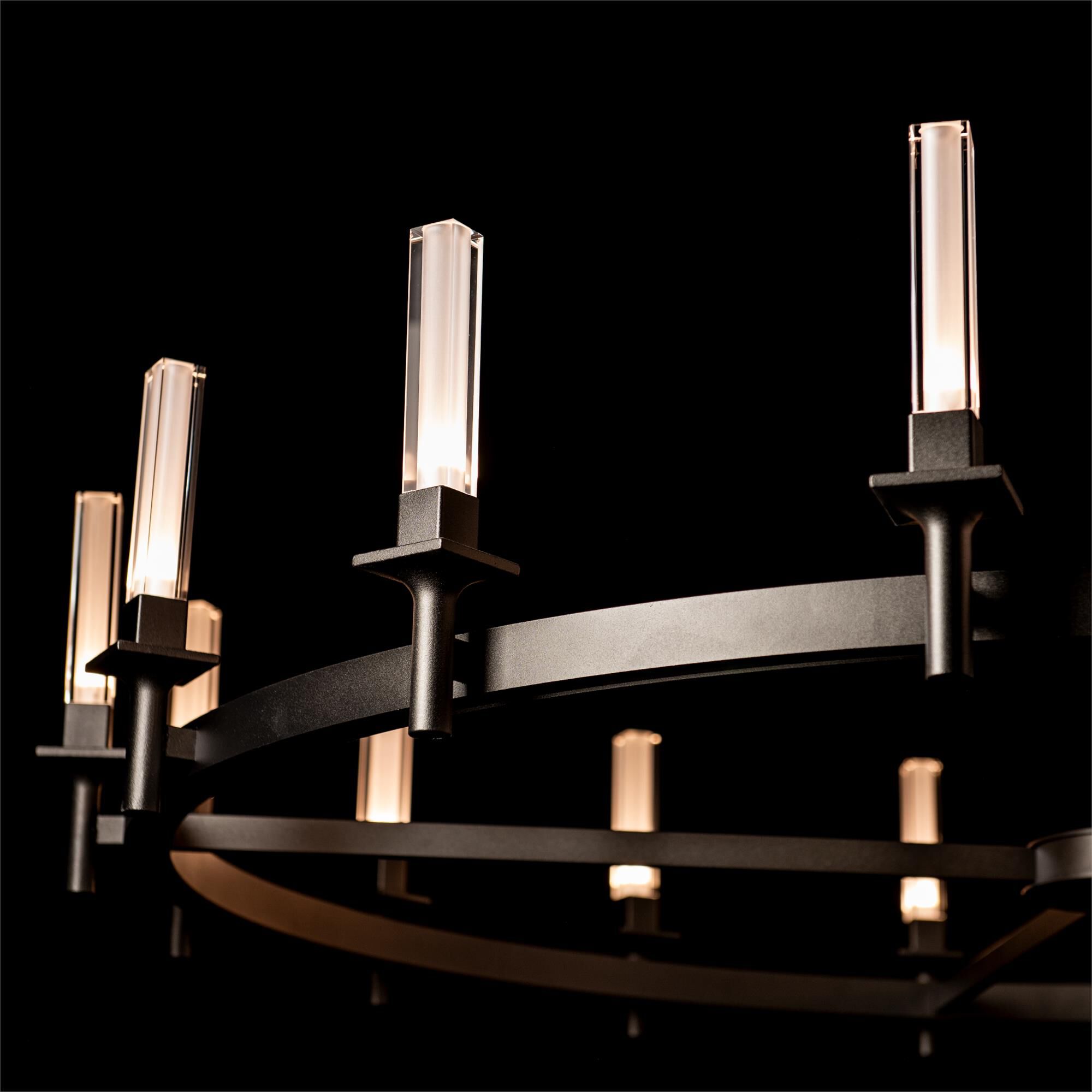 Shown in Oil Rubbed Bronze finish and Frosted shade