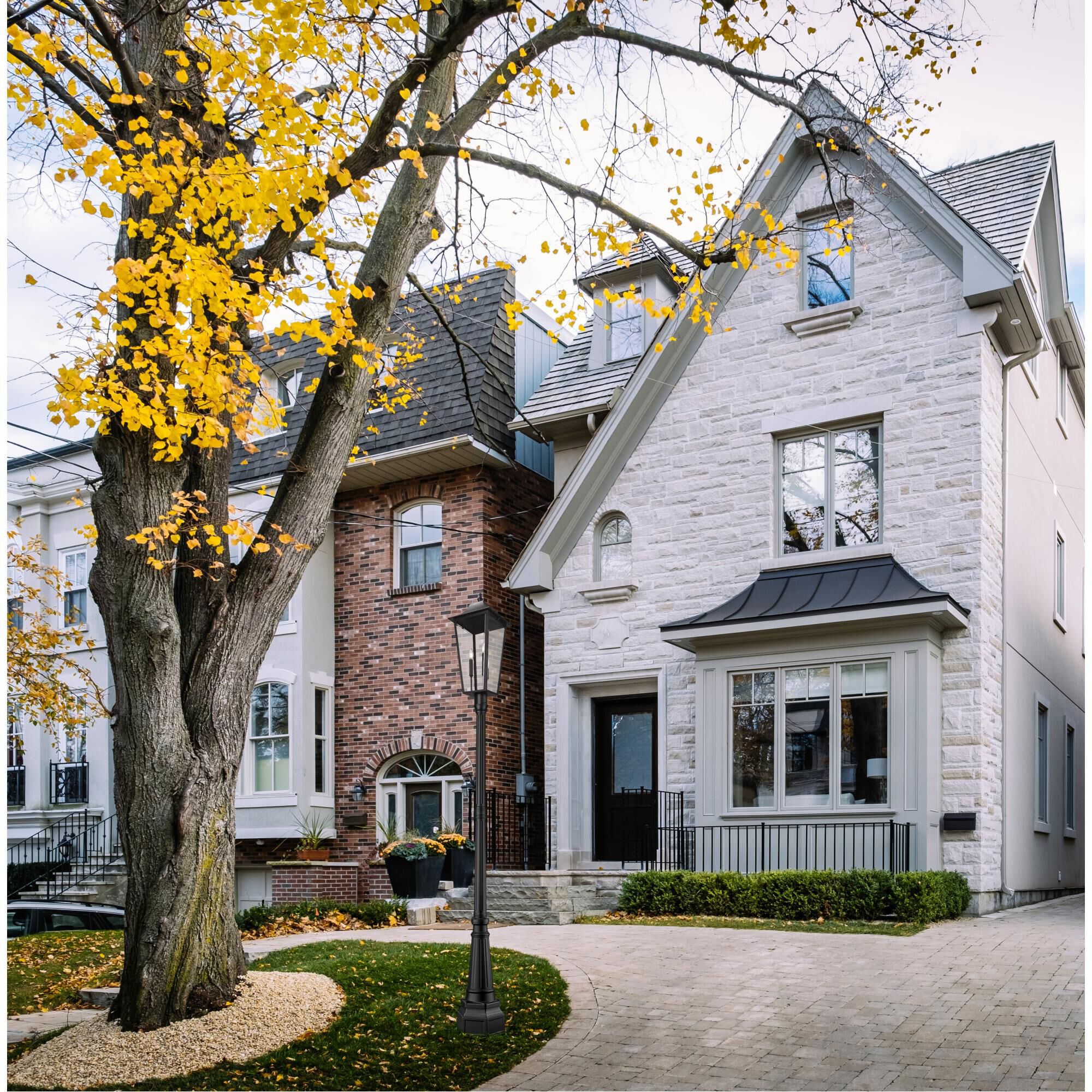 Shown in Black finish and Clear Beveled glass and Clear Beveled shade