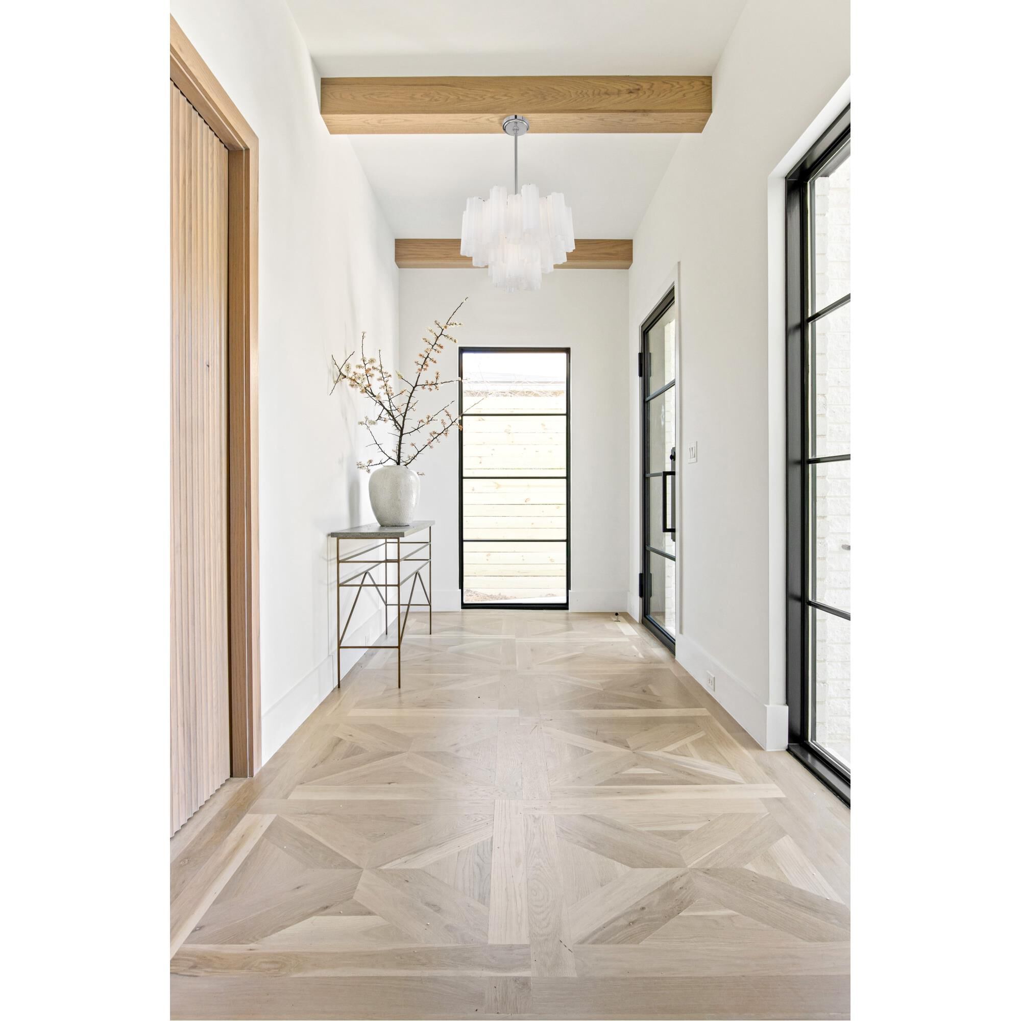 Shown in Polished Chrome finish and Tronchi White glass