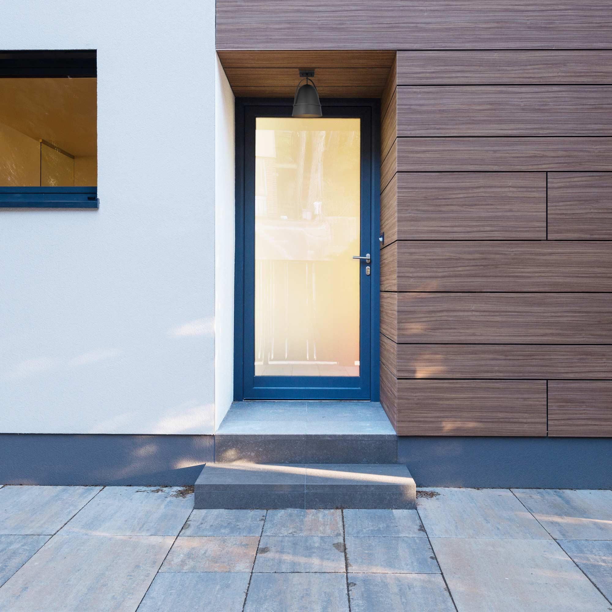 Shown in Black finish and Metal shade