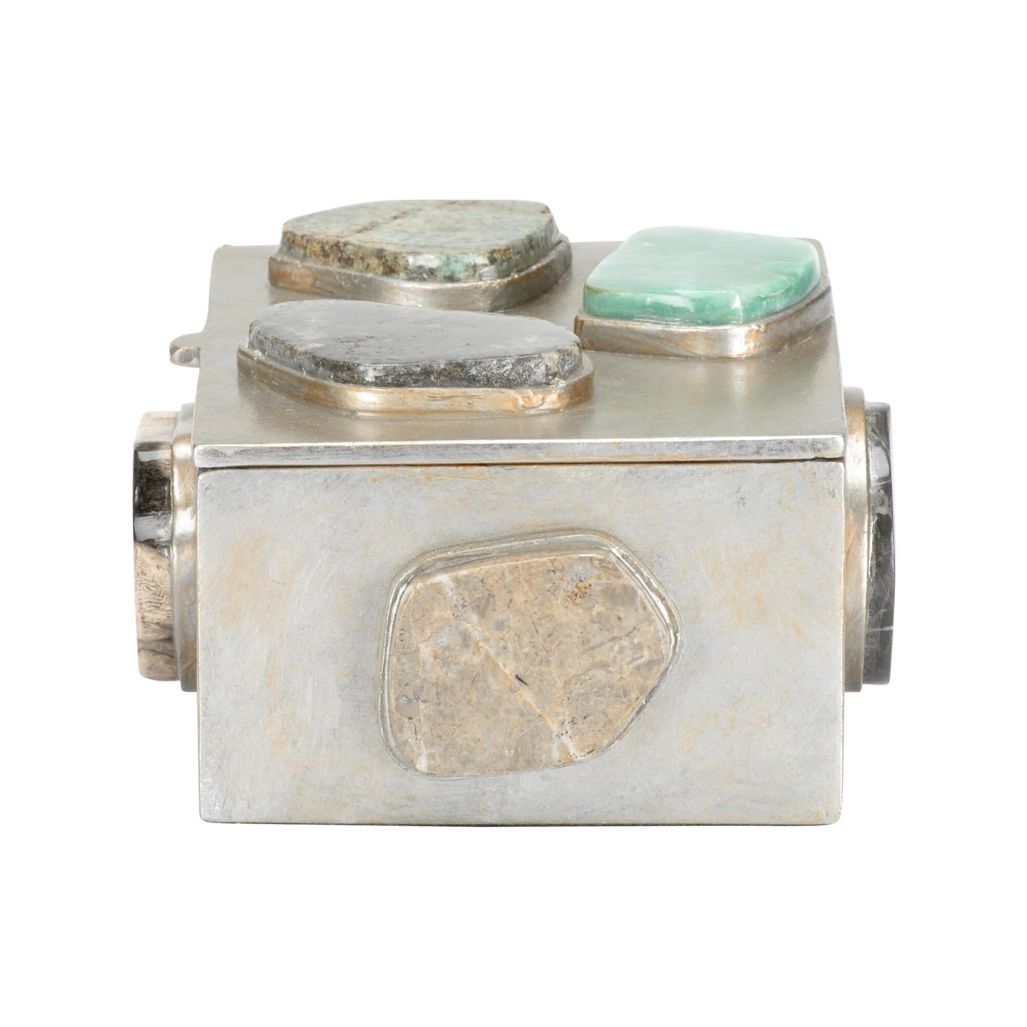 Shown in Silver and Green finish