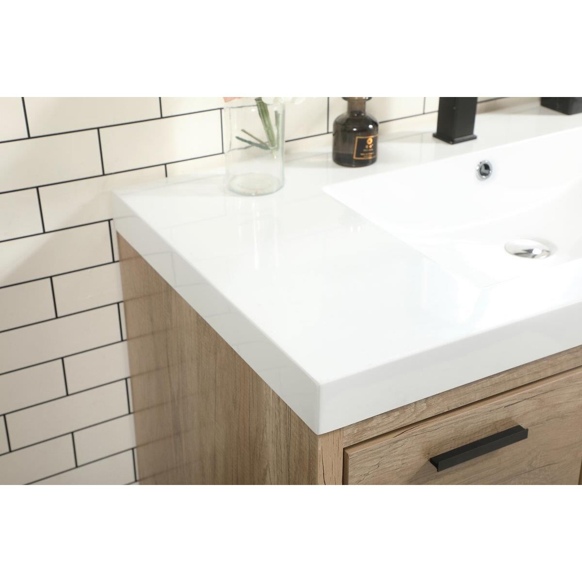 Shown in Natural Oak finish and Without Backsplash accent