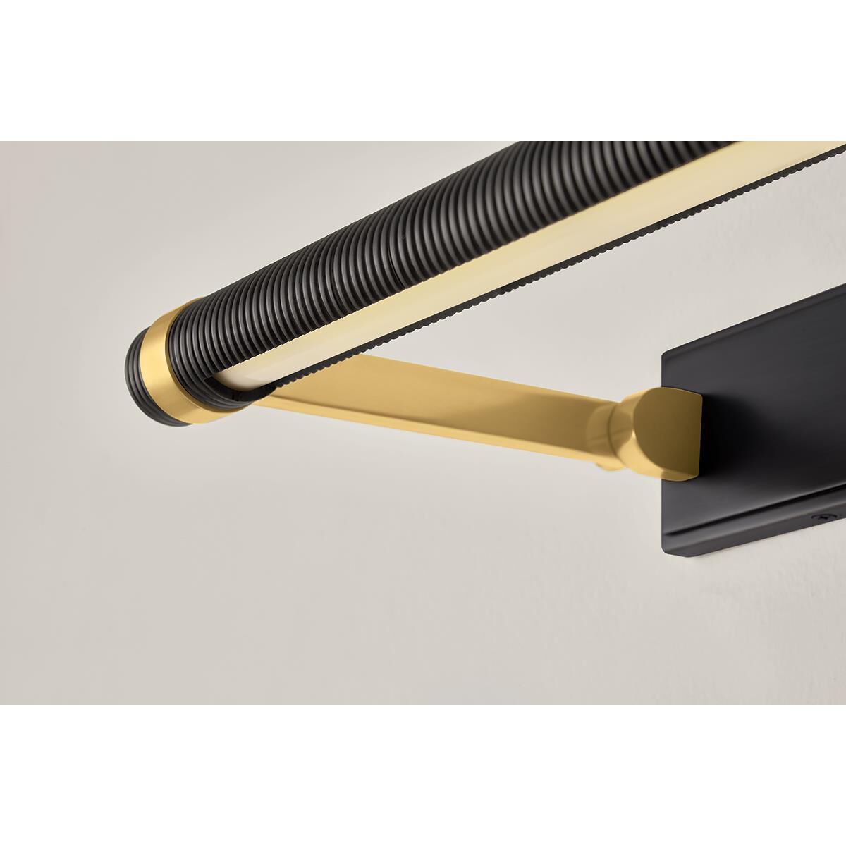 Duell 18 Inch Picture and Display Light by Hudson Valley Lighting