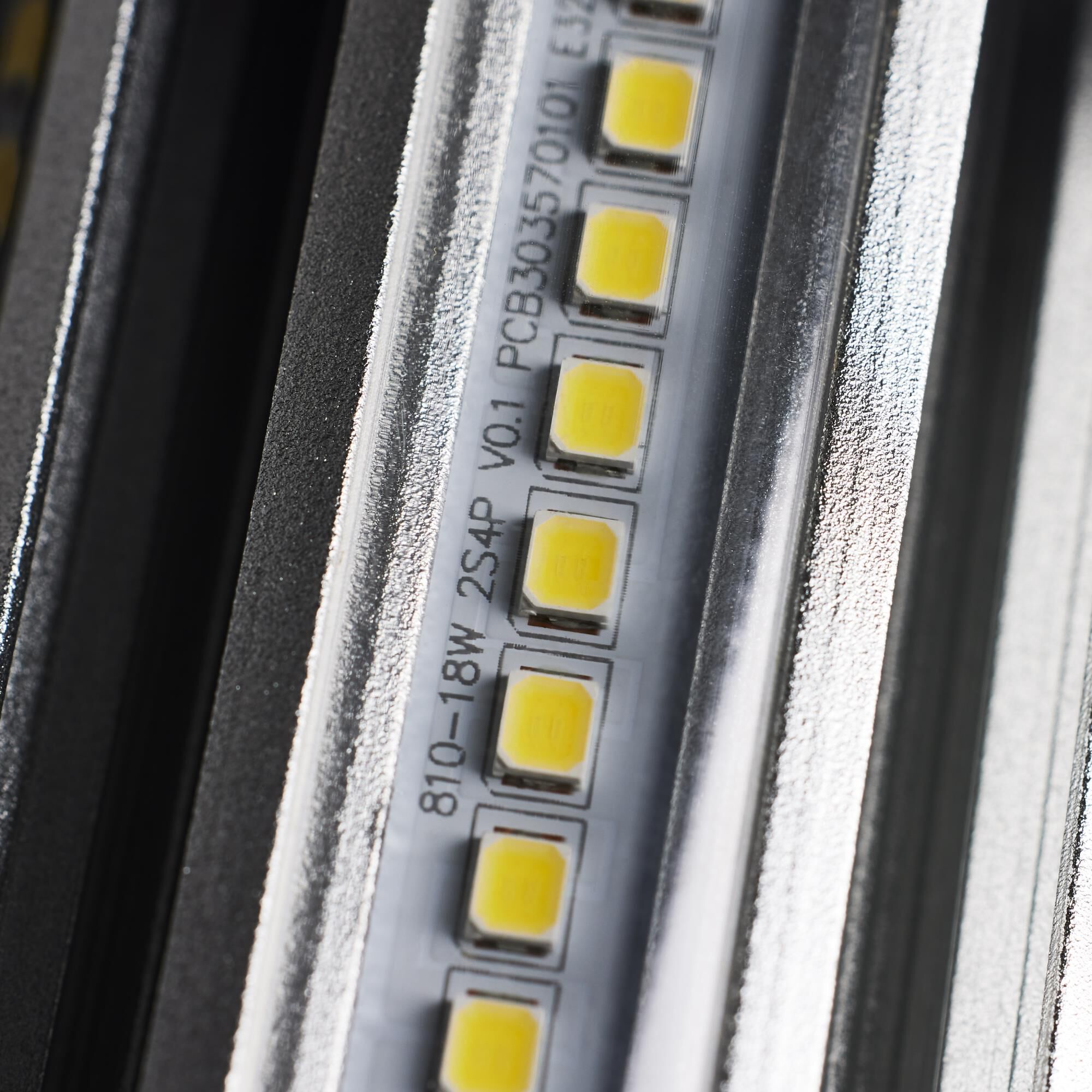 18 Watt 5000K LED Light Bulb,