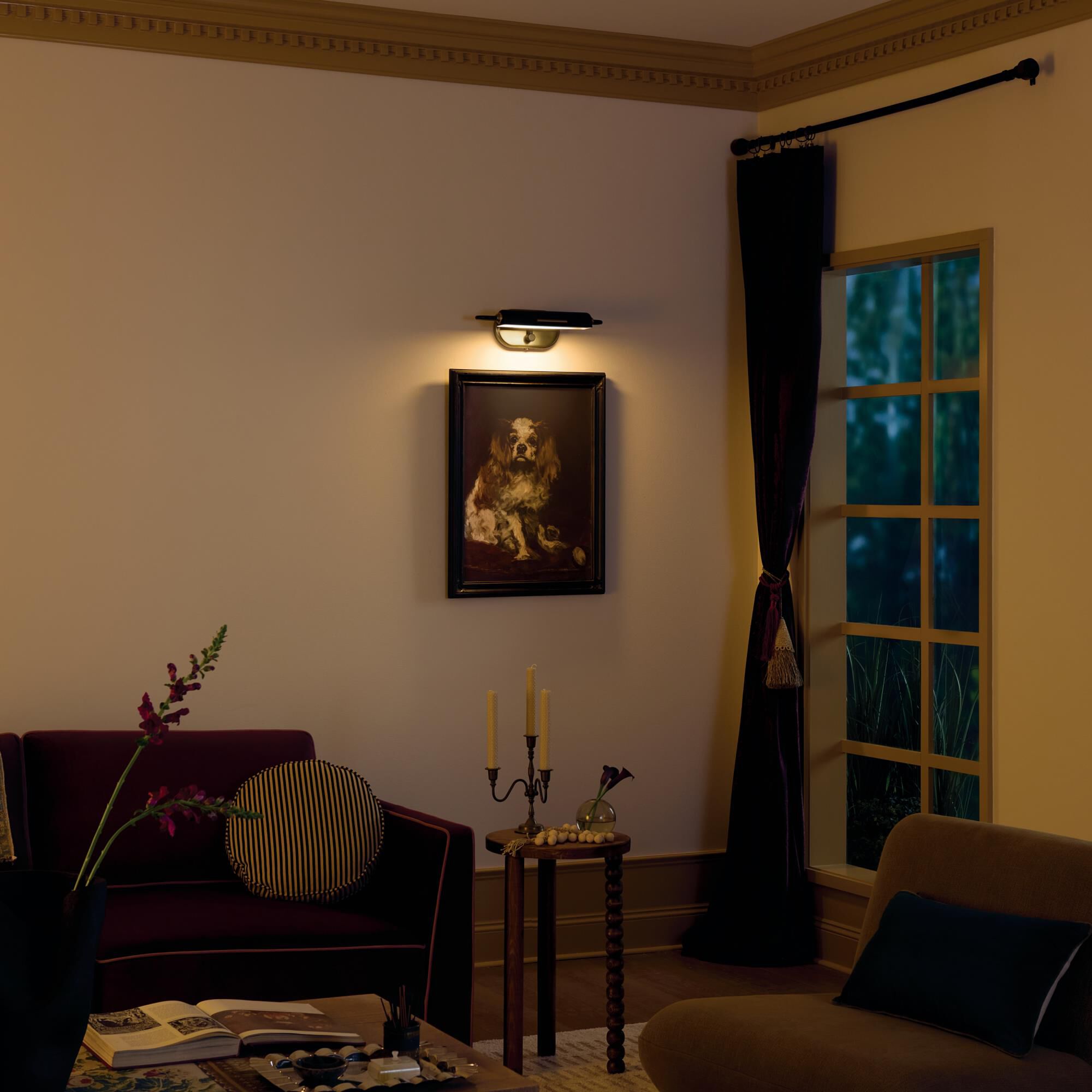 Shown in Black finish and Metal shade