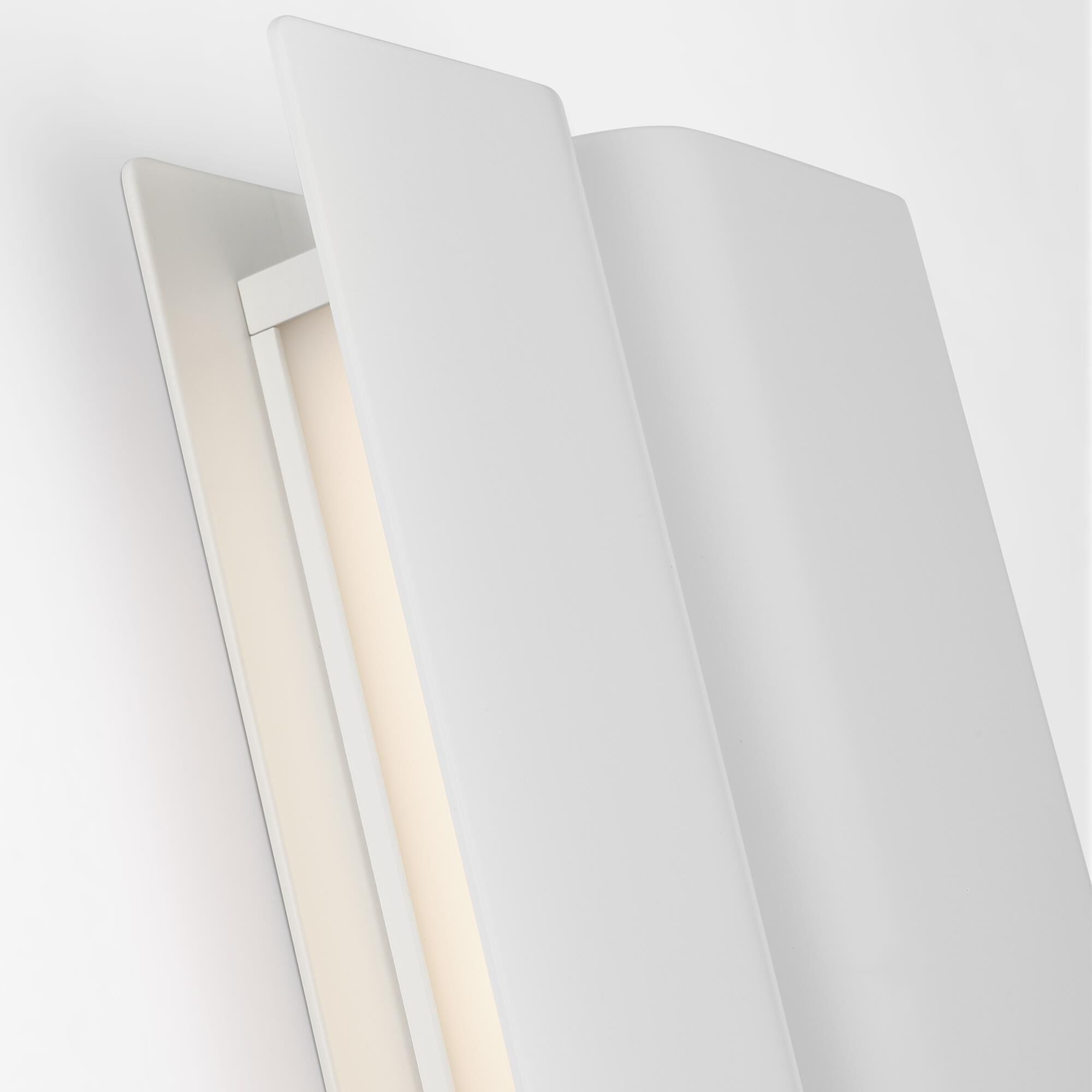 Shown in Matte White finish and Aluminum shade
