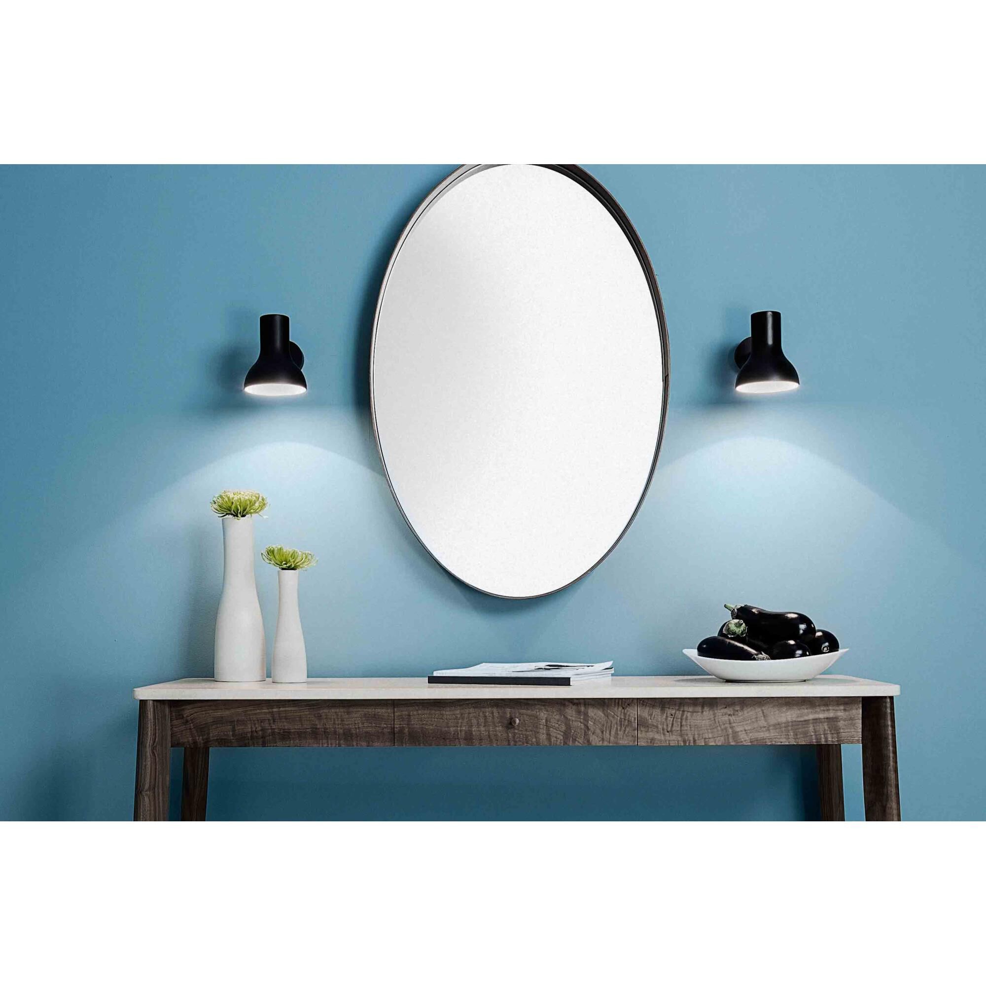 Shown in Jet Black finish and Aluminum shade