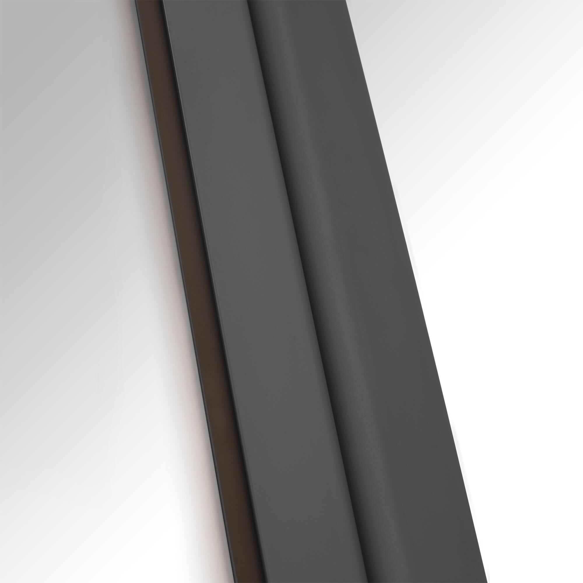 Shown in Nightshade Black finish and Aluminum shade