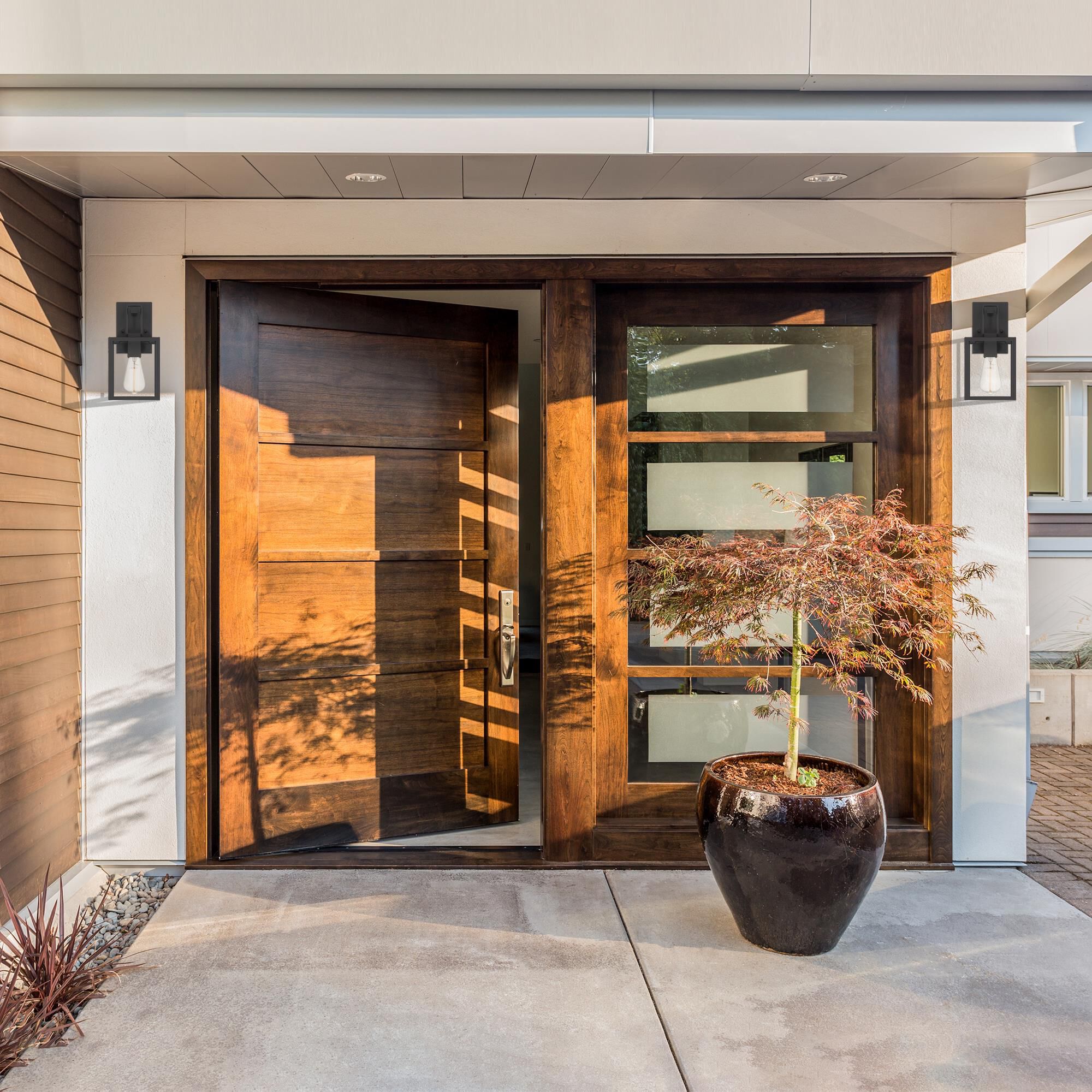 Shown in Matte Black finish and Clear glass