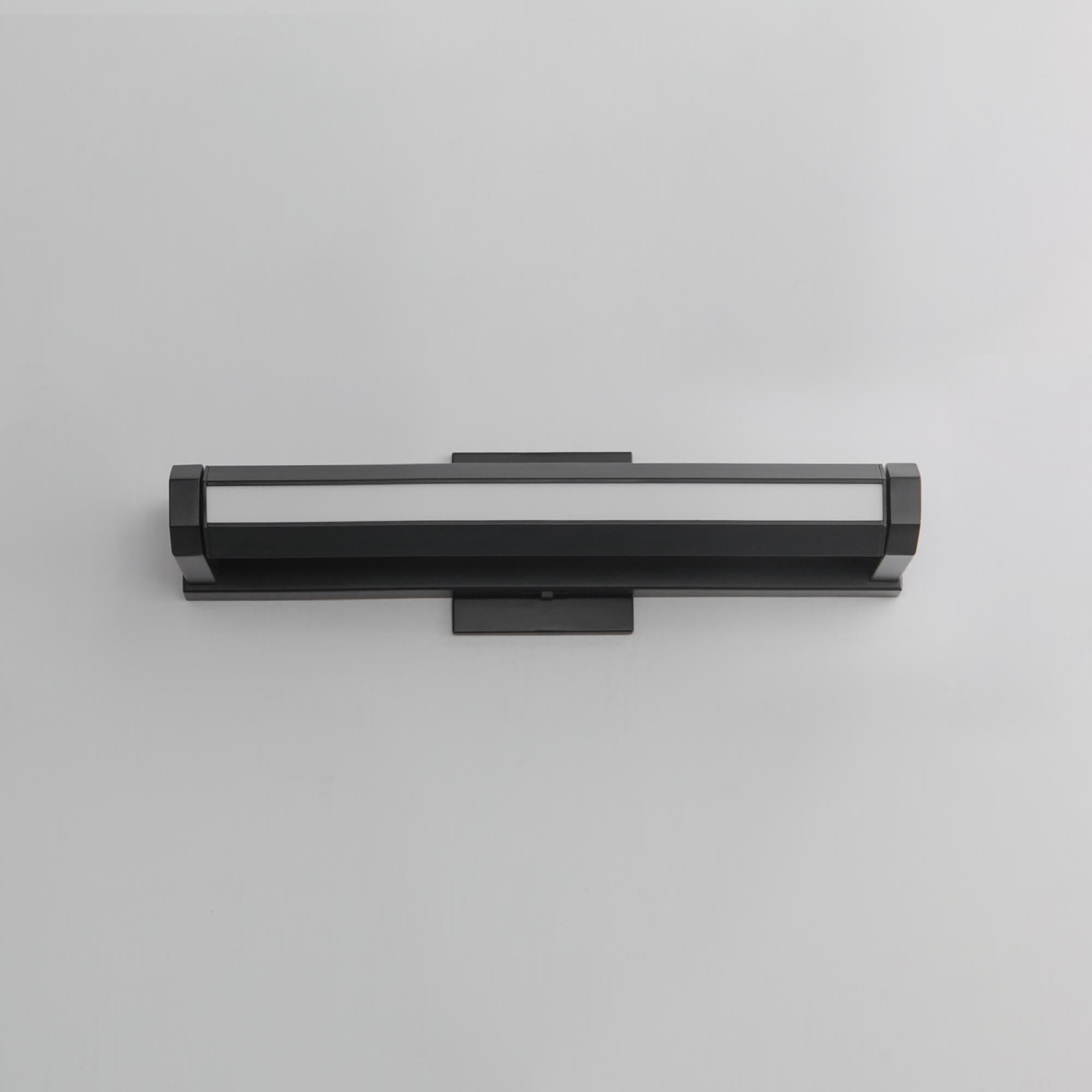 Braque 18 Inch Picture and Display Light by ET2 Lighting