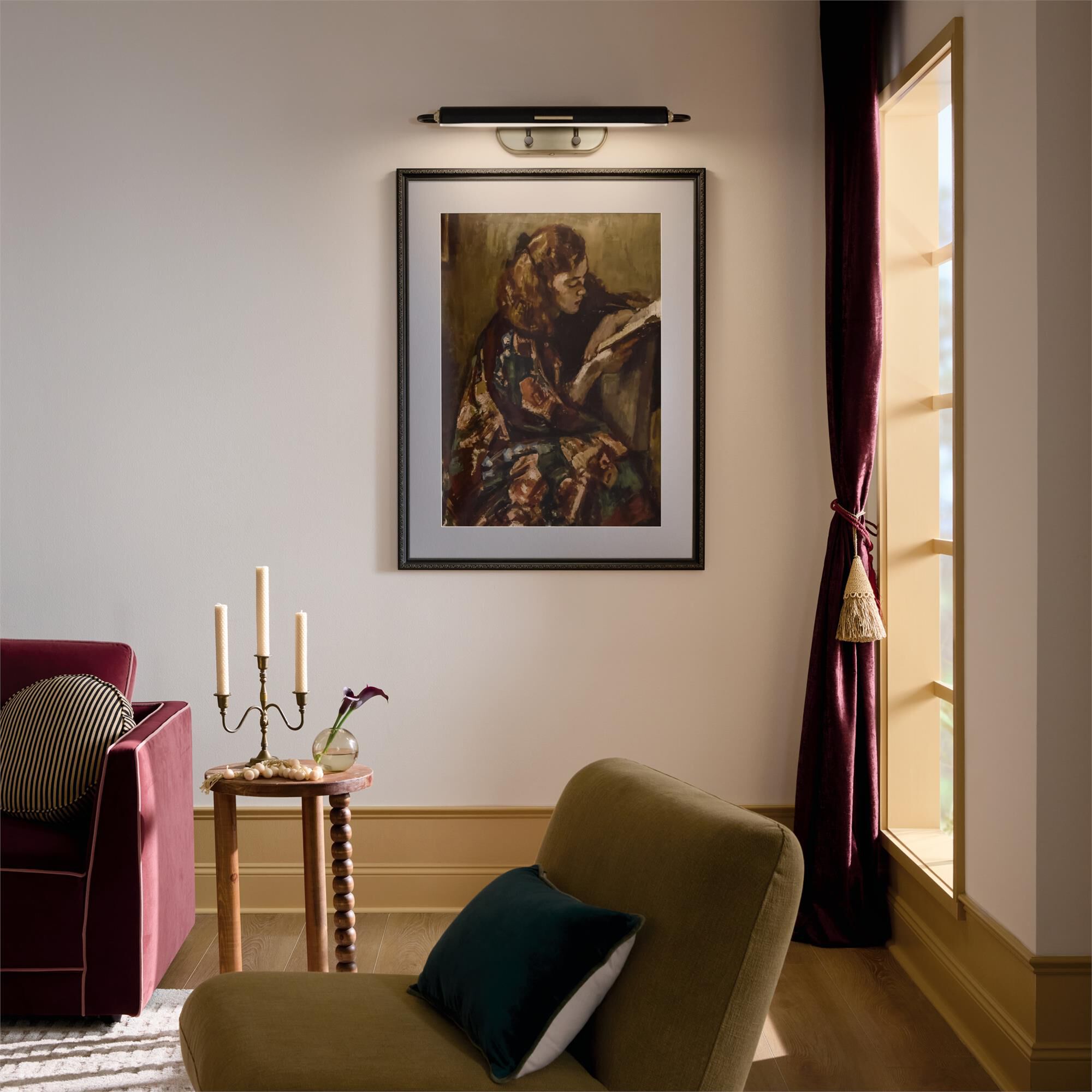 Shown in Black finish and Metal shade