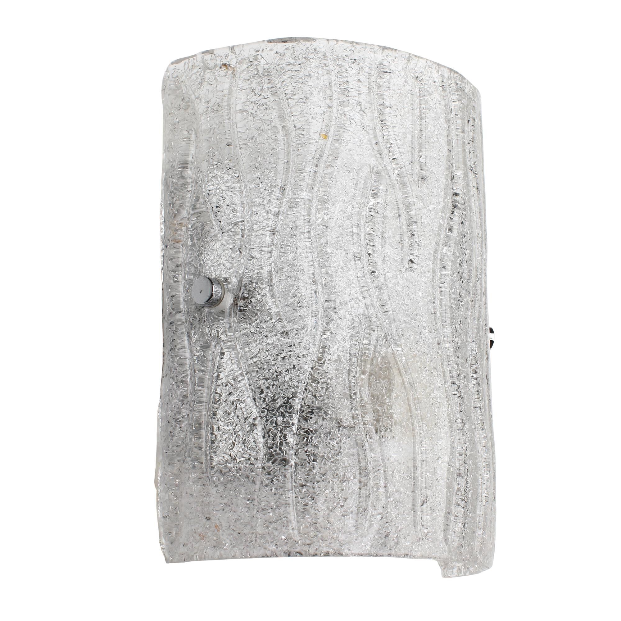 Shown in Chrome finish and Bright Ice glass