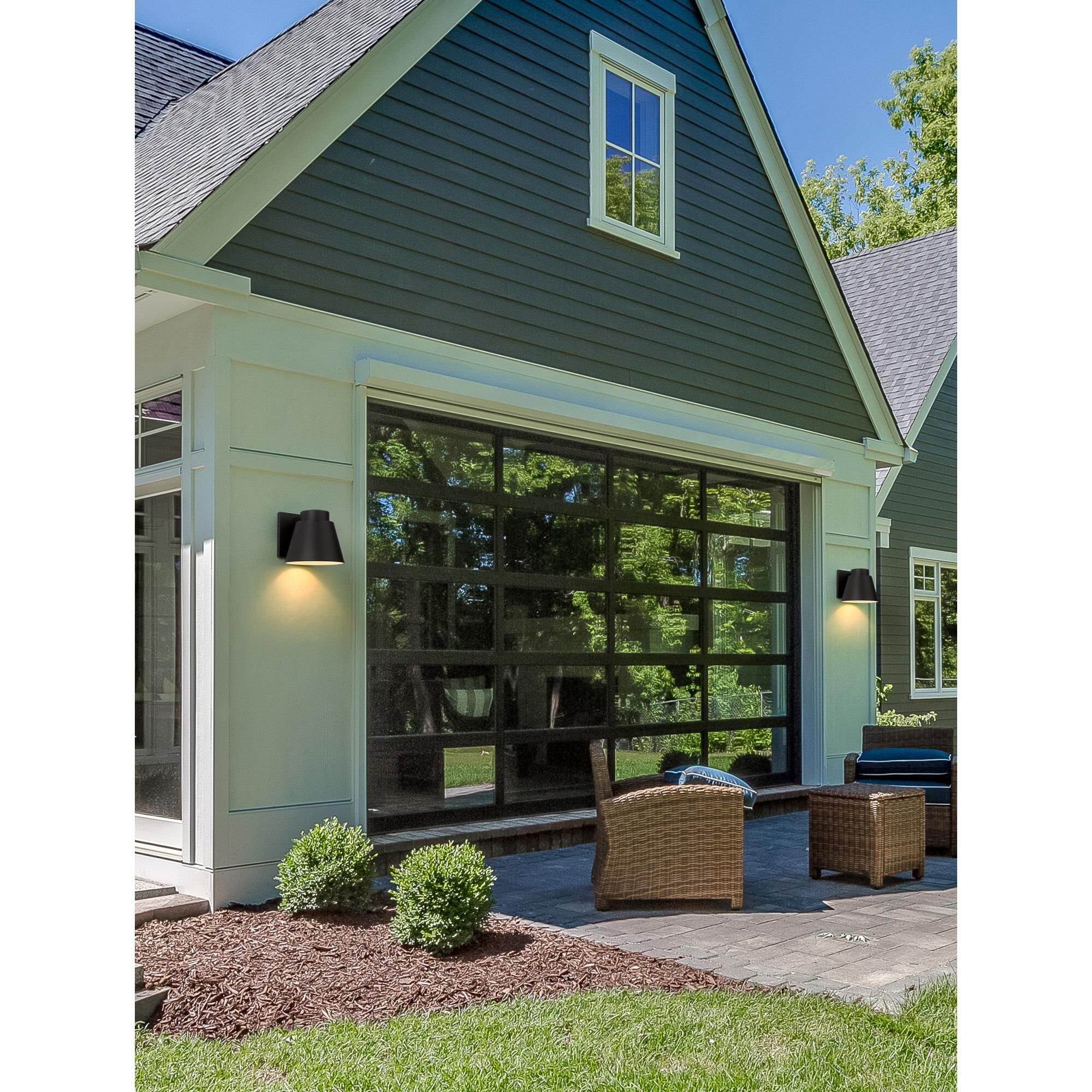 Shown in Black finish and Sandblast Aluminum shade