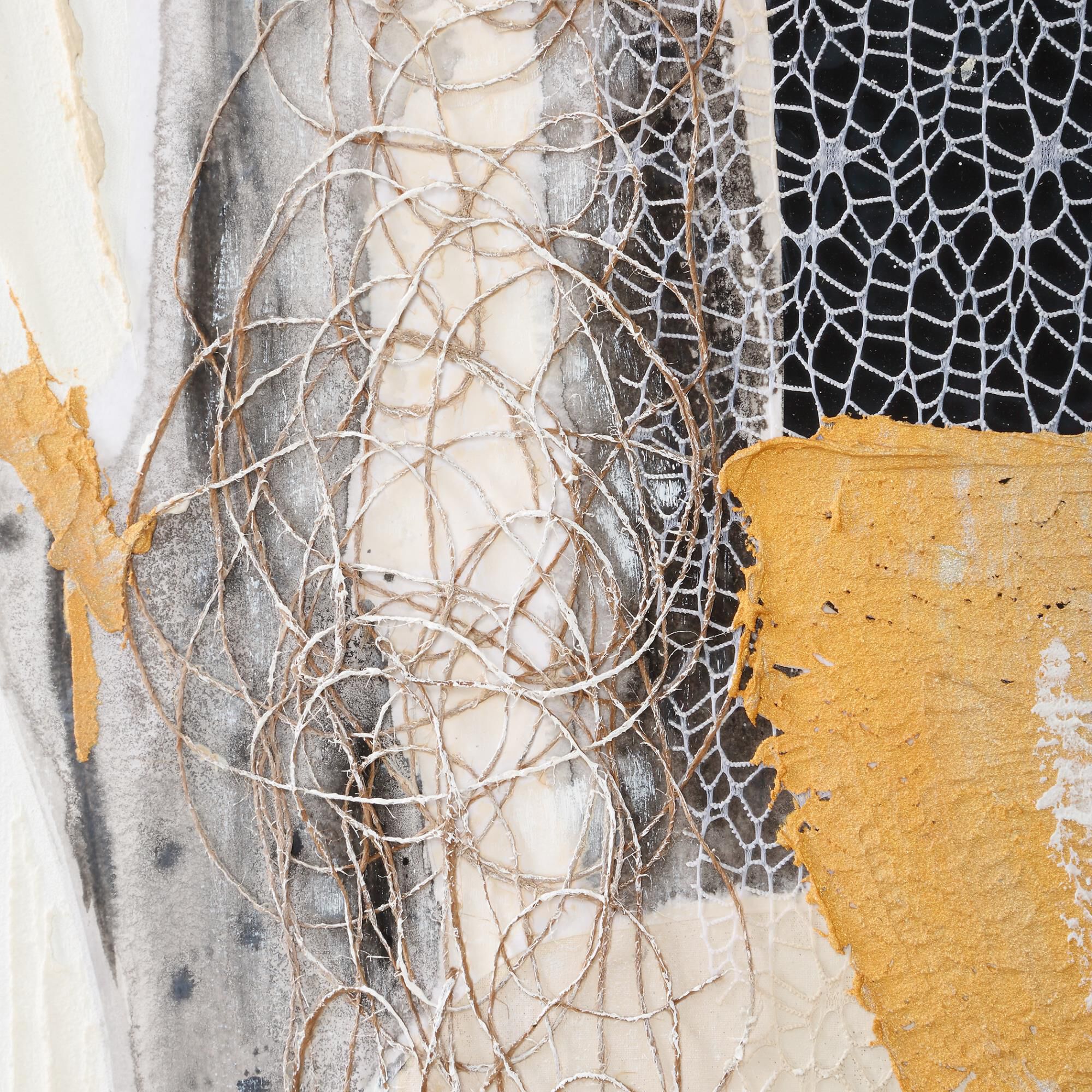 Shown in Black, Gold and White finish