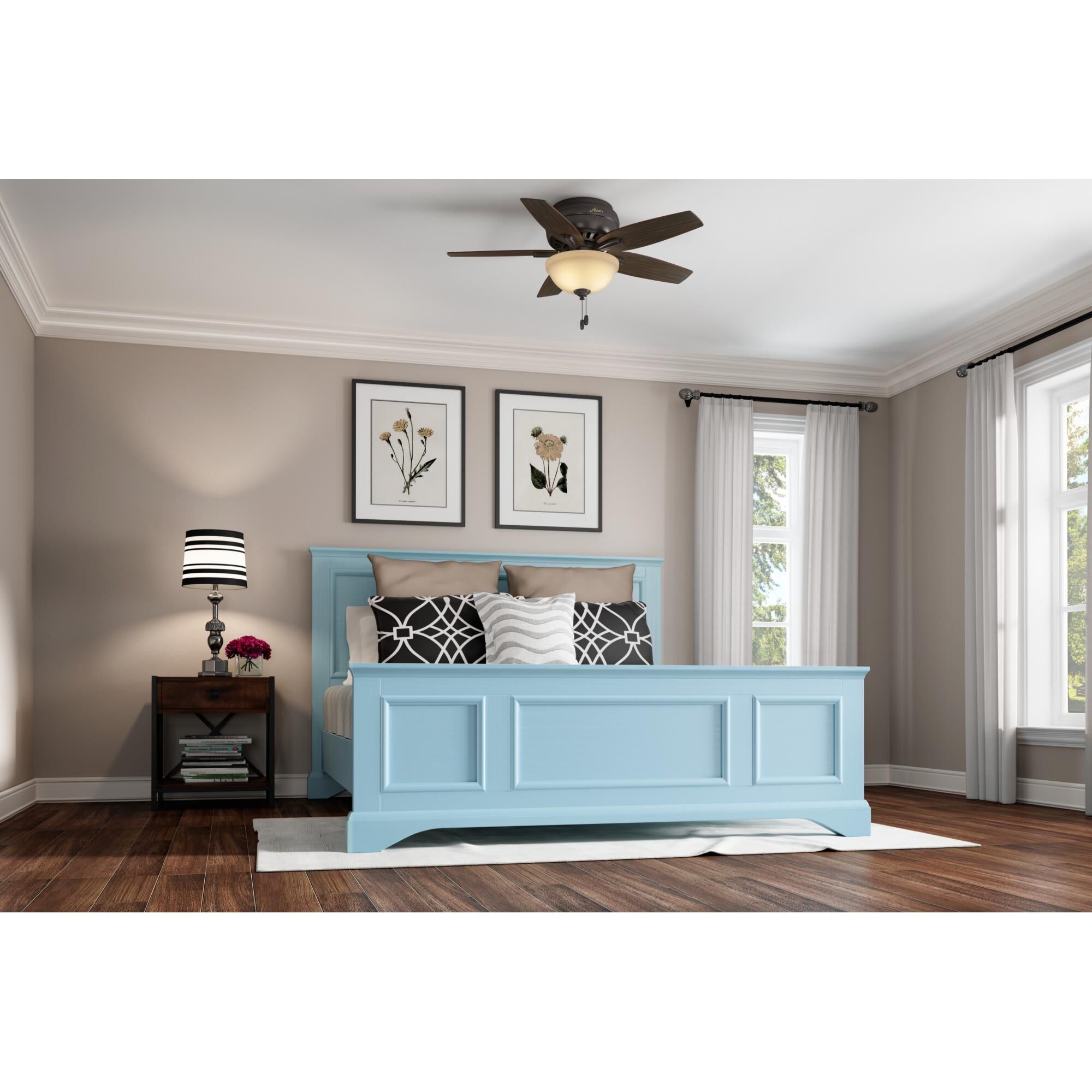 Shown in Premier Bronze finish and Frosted Amber glass