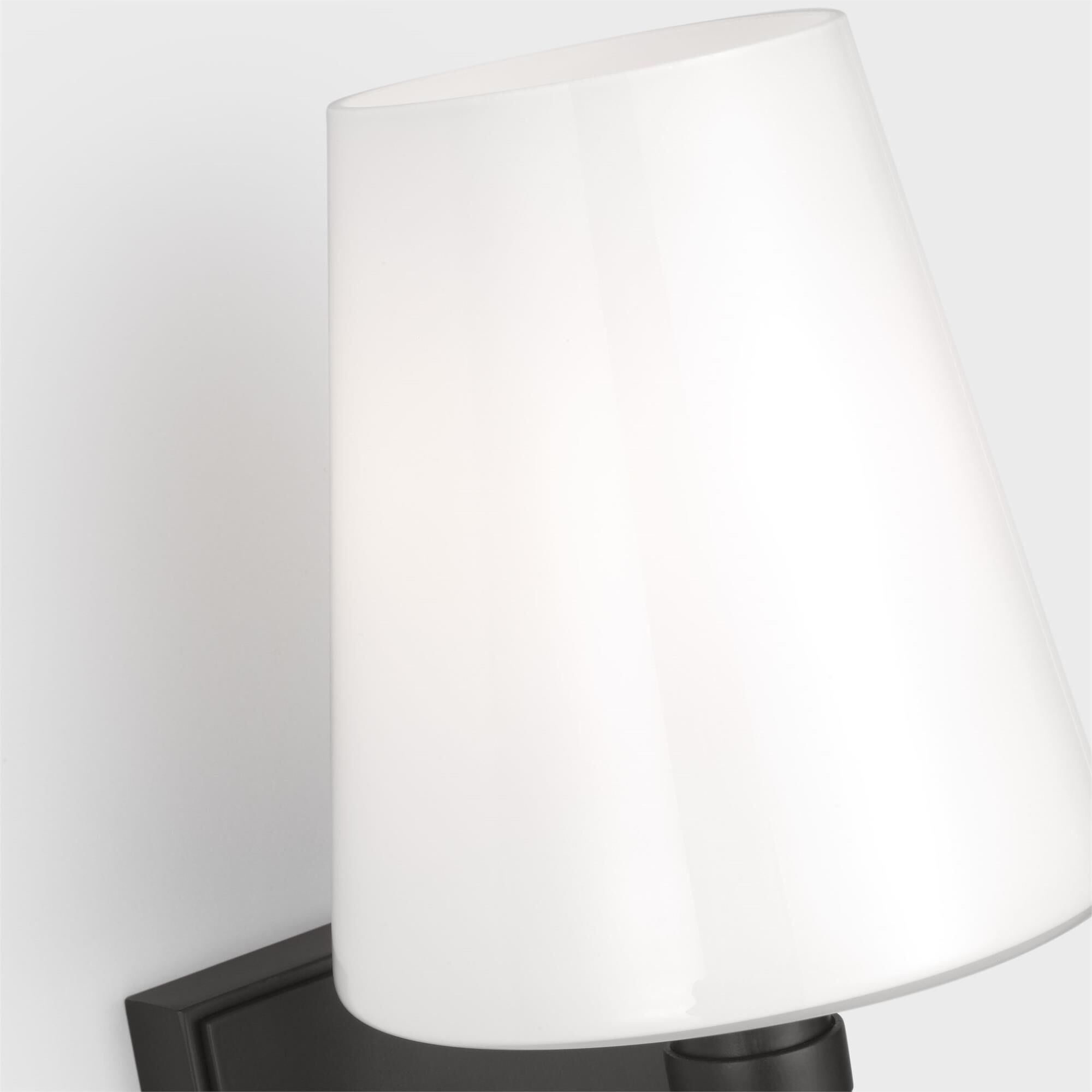 Thomas O'Brien Beckham Classic Small Wall Sconce,