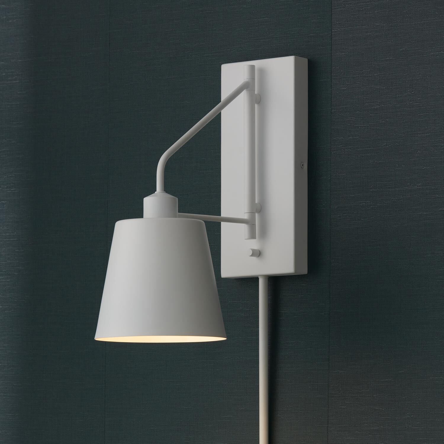 Shown in Matte White finish and Matte White Metal shade