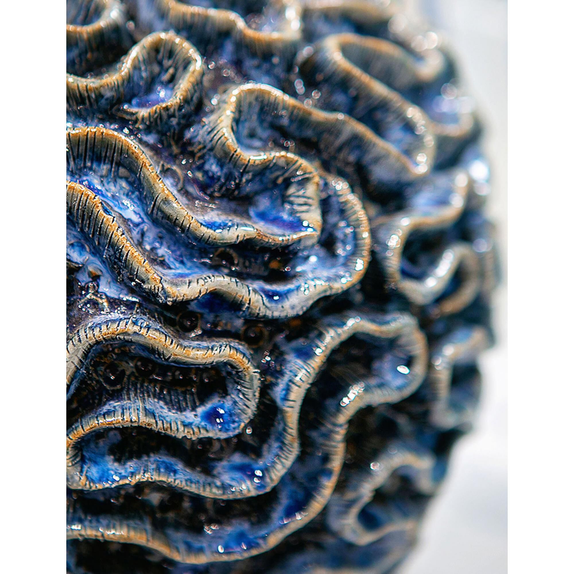 Shown in Blue finish and Off-White Linen shade