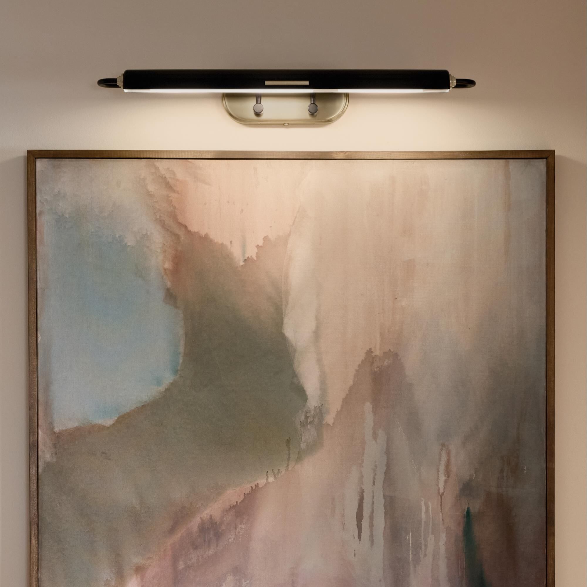 Shown in Black finish and Metal shade