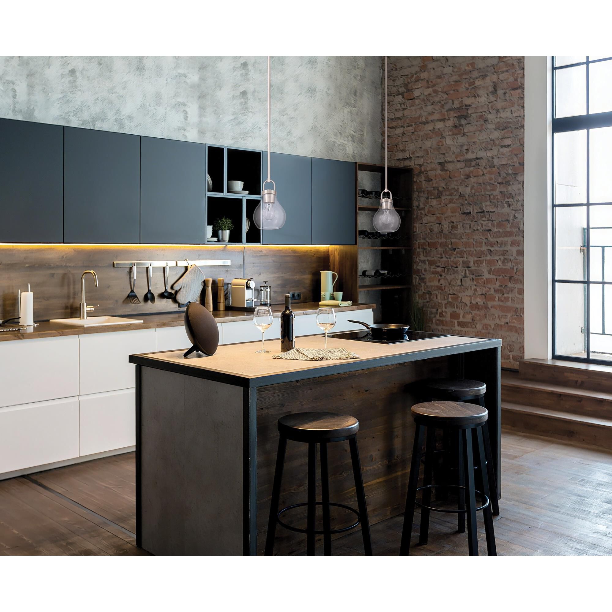 Shown in Champagne Gold finish and Clear glass