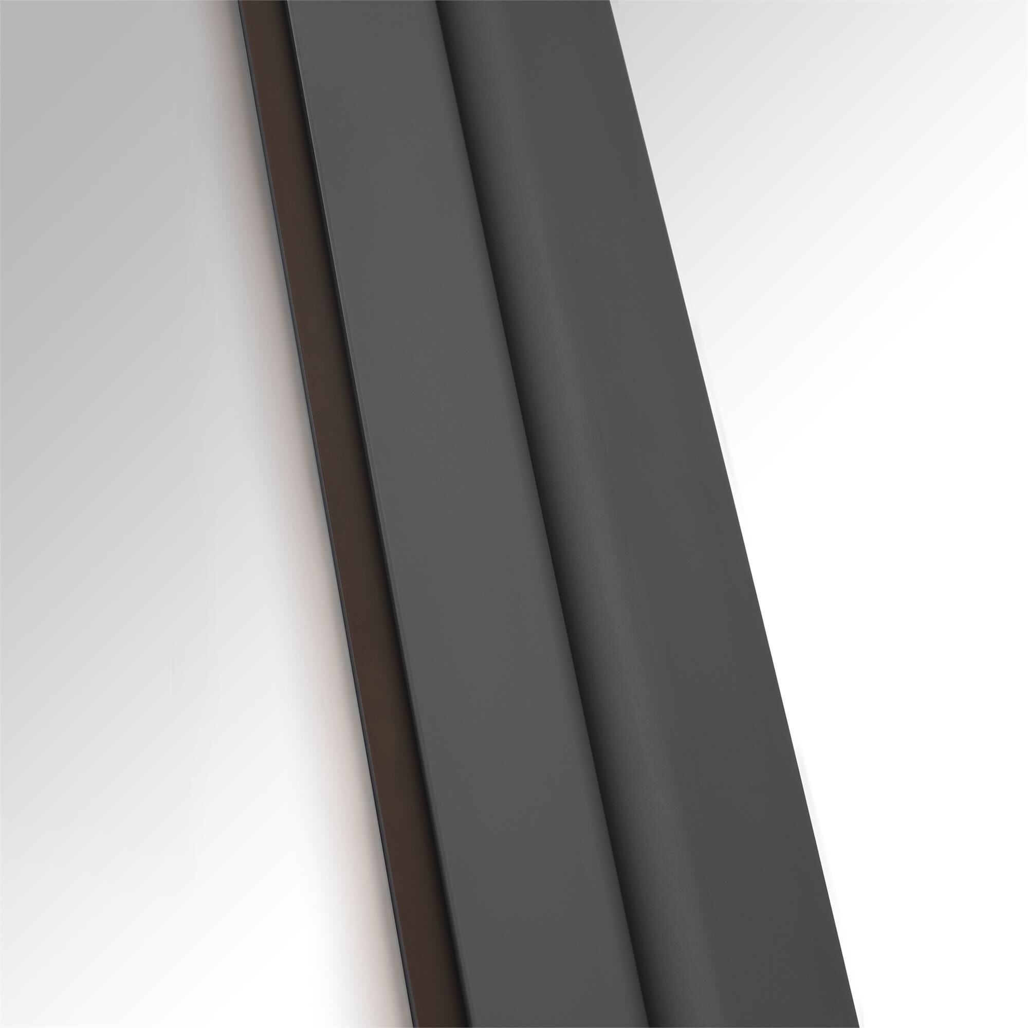 Shown in Nightshade Black finish and Aluminum shade