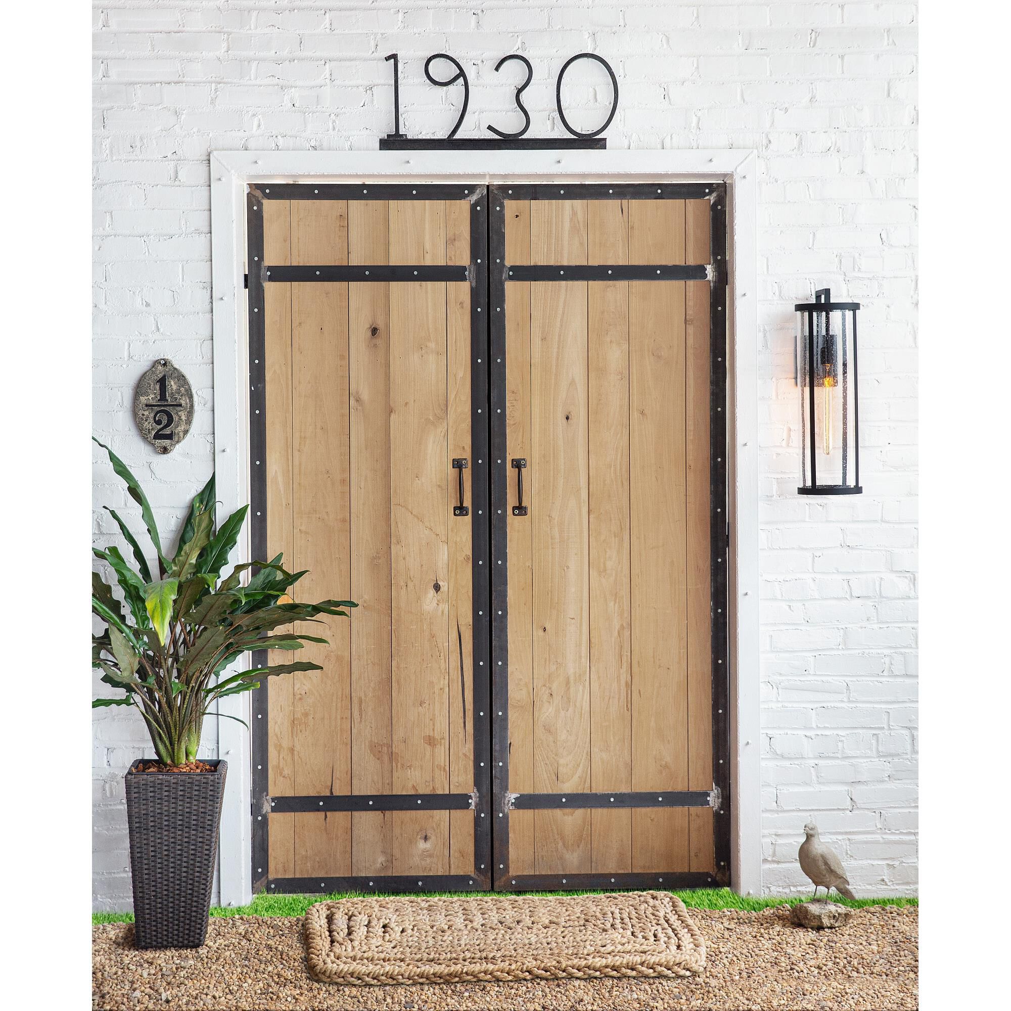 Shown in Black finish and Clear Seedy glass