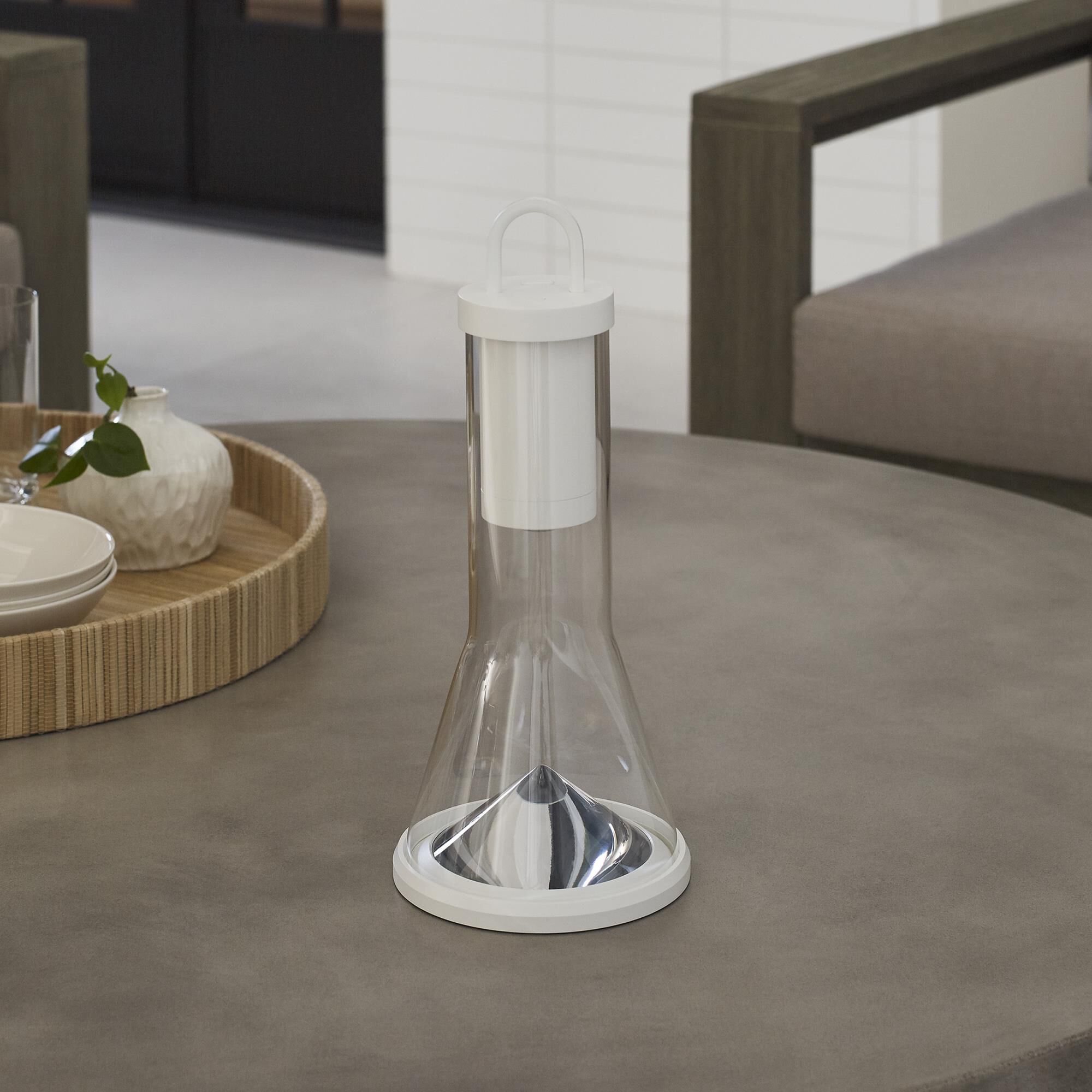 Shown in Matte White finish and Clear glass