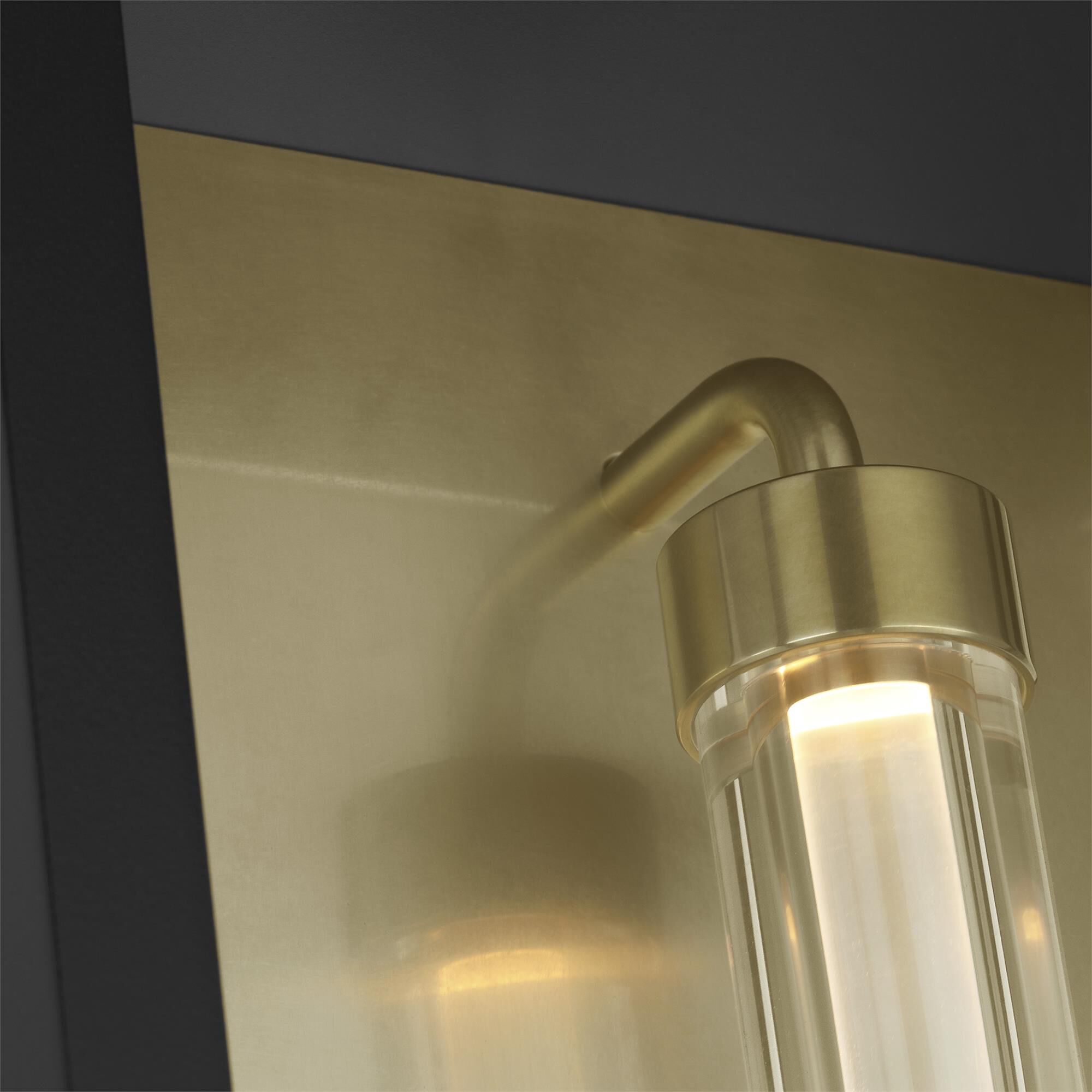 Shown in Outdoor Black finish and Clear glass