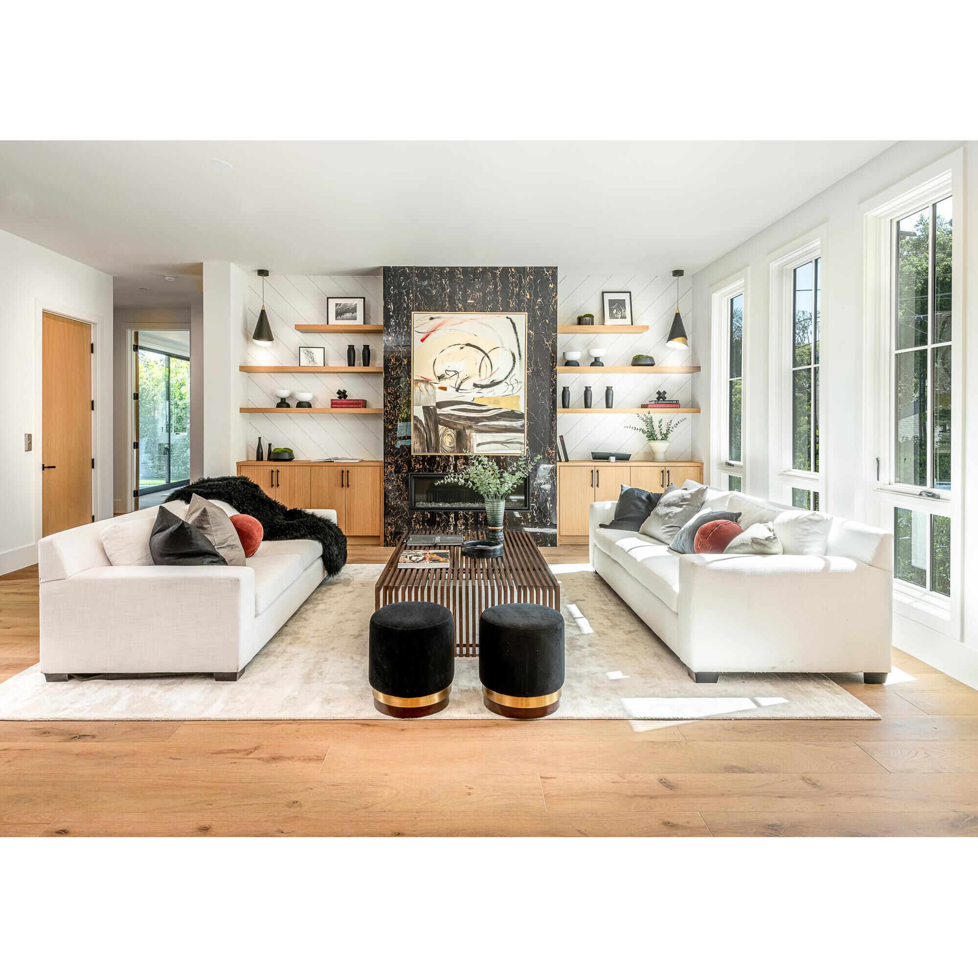 Shown in Black / Metallic Gold finish and Steel shade