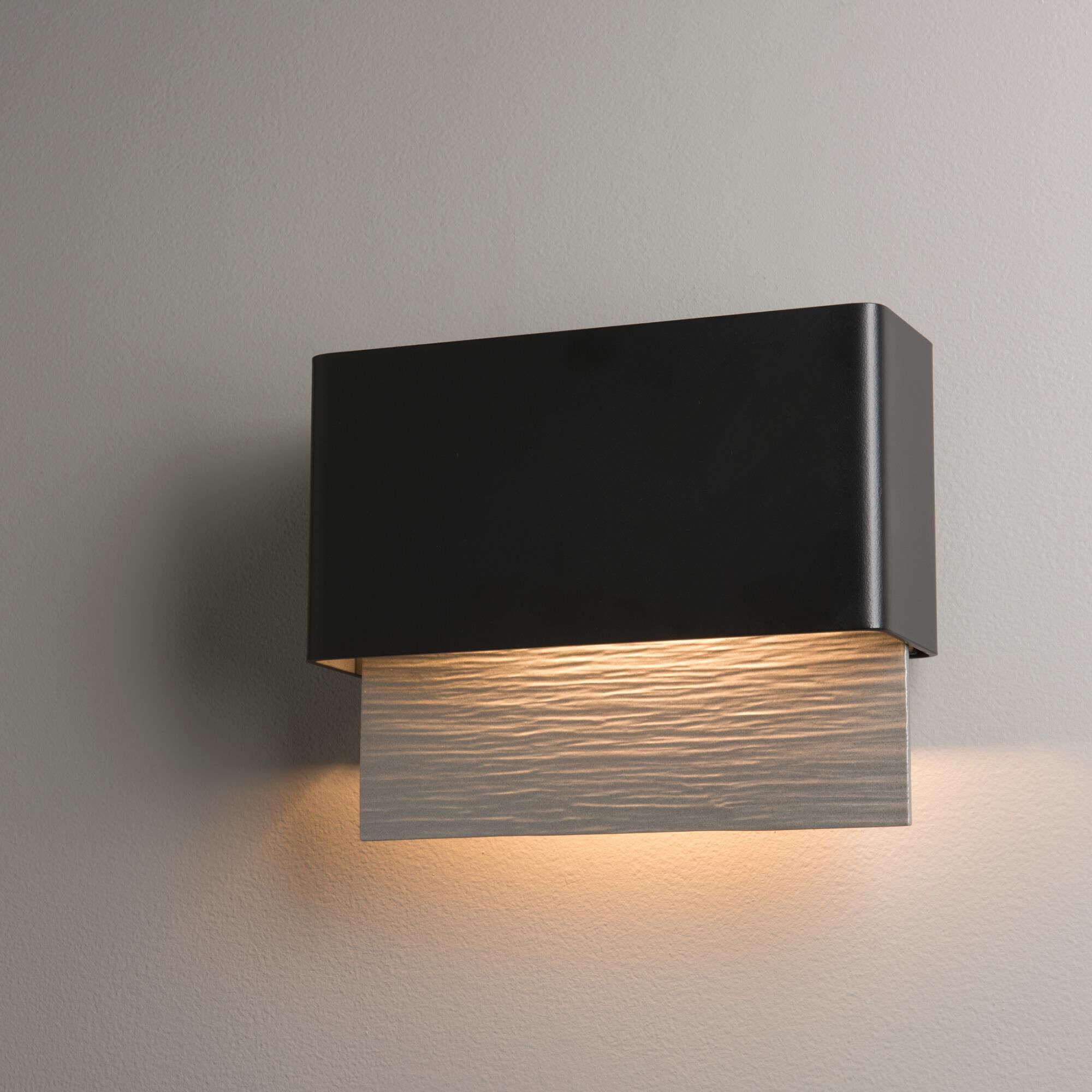 Shown in Coastal Black finish and Coastal Burnished Steel accent