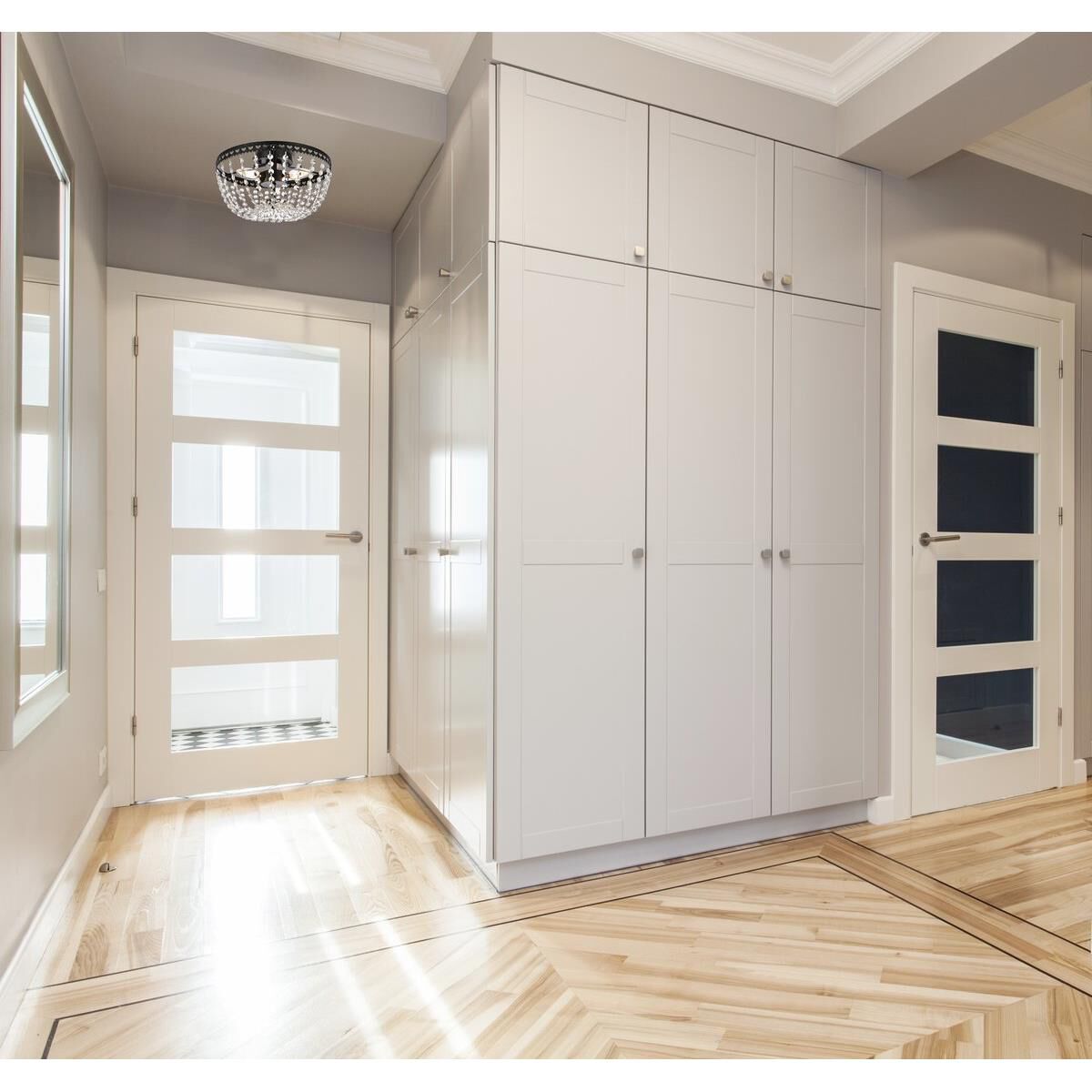 Shown in Black finish and Royal Cut Clear crystal