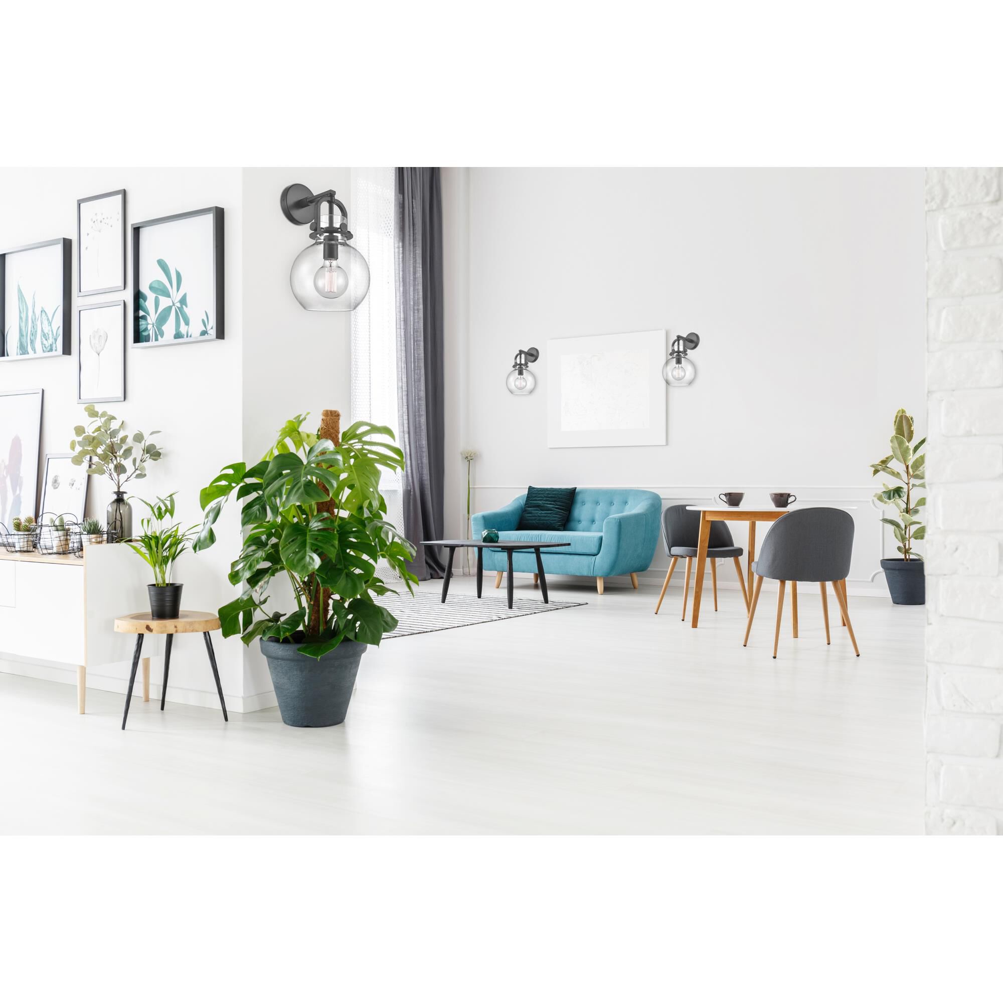 Shown in Matte Black finish and Clear glass