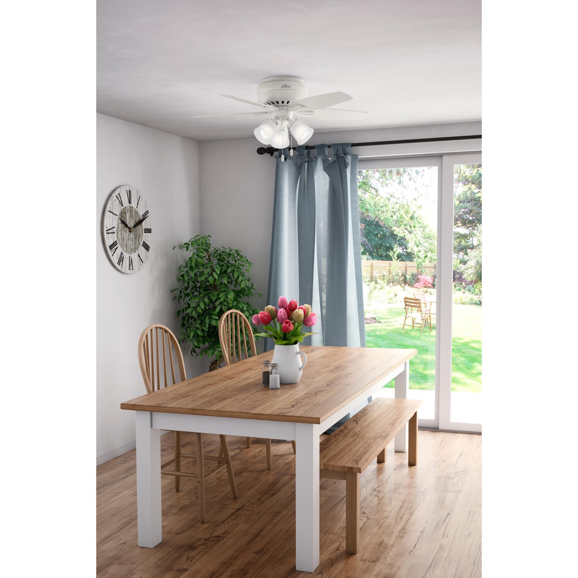 Shown in Fresh White finish and Clear Frosted glass