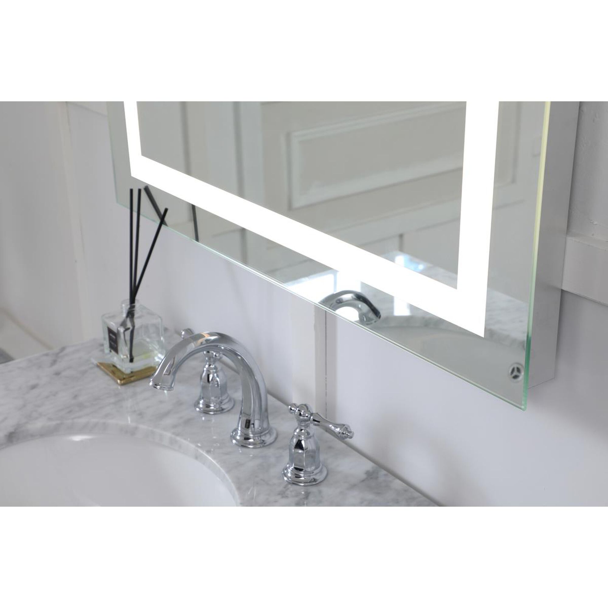 Shown in Glossy  White finish