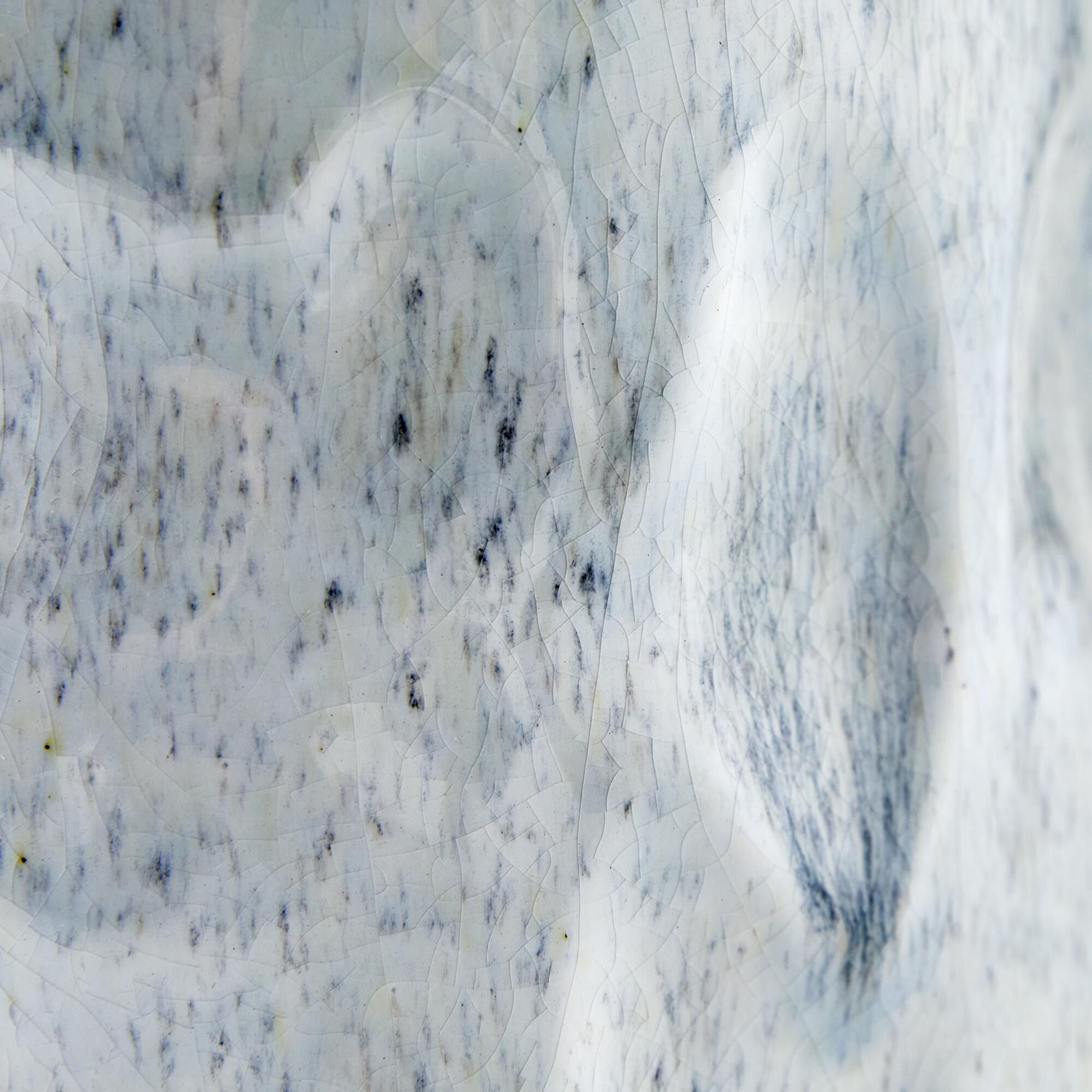 Shown in Ice Reactive finish and Linen shade