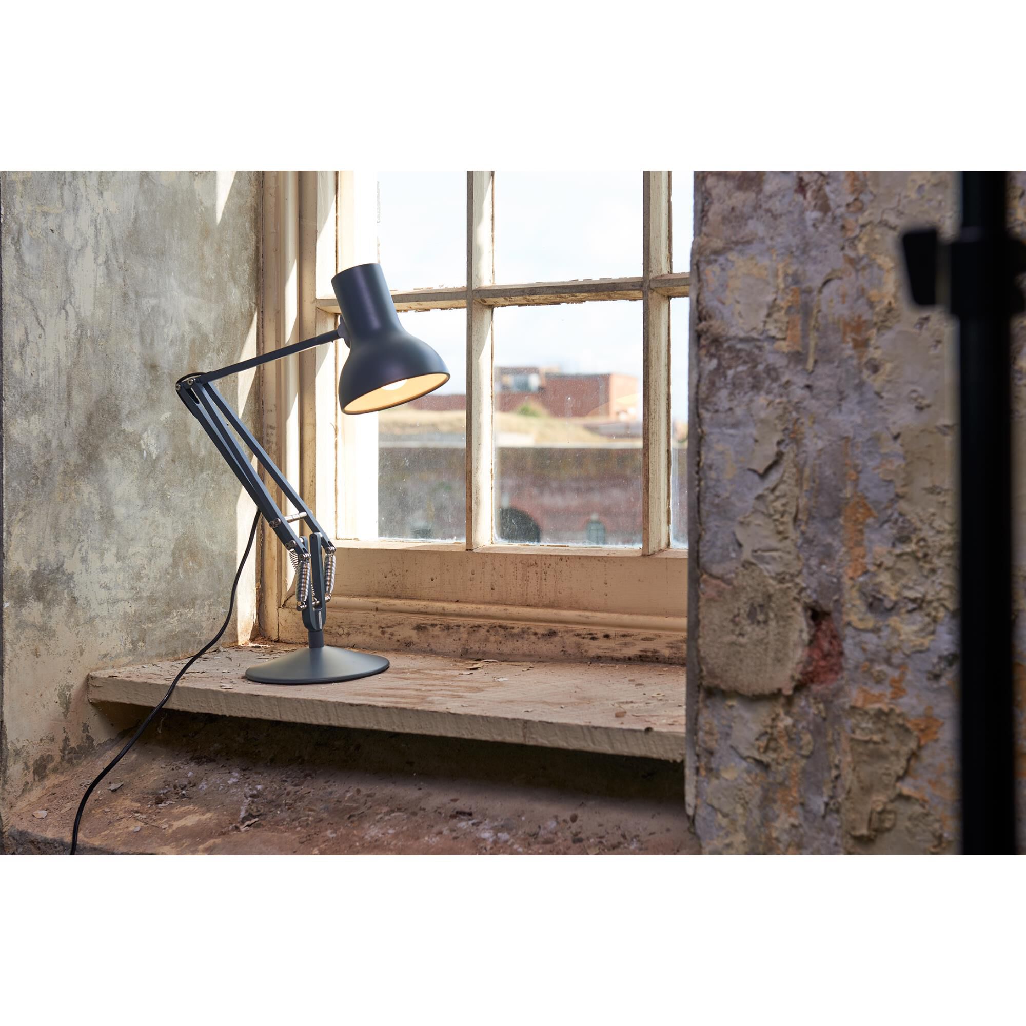 Shown in Slate Grey finish and Aluminum shade