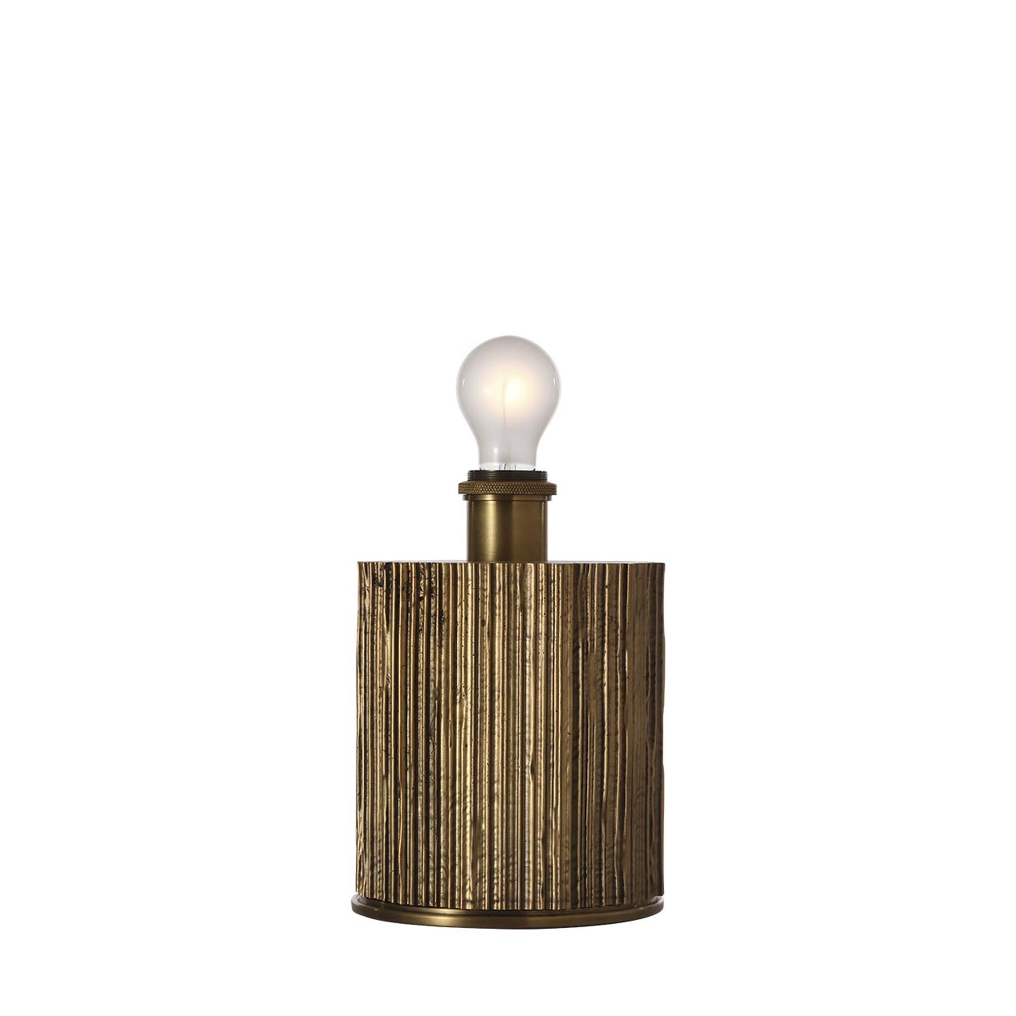 Shown in Ridged Tombac finish and Decorative Boucle shade