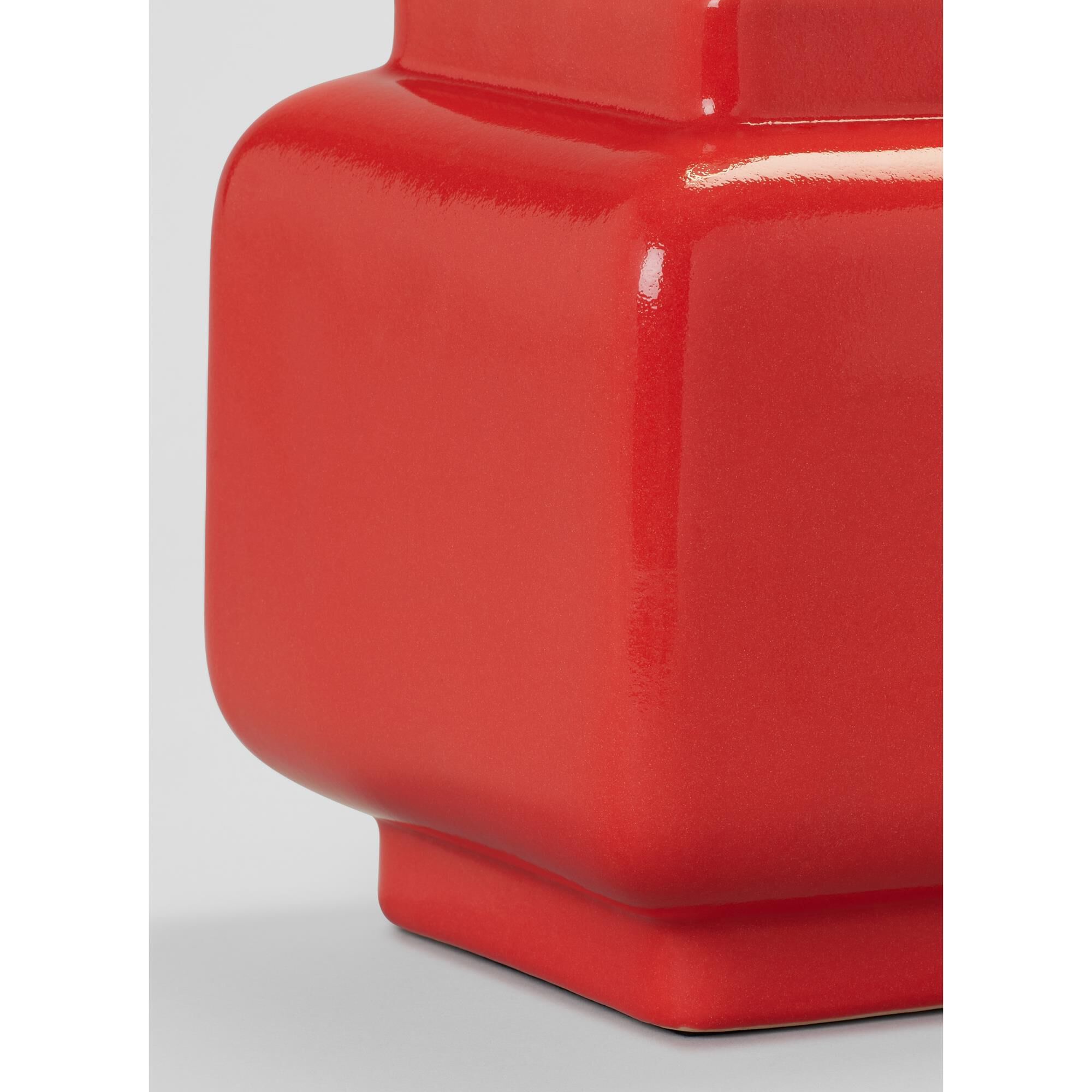 Shown in Lucent Red finish