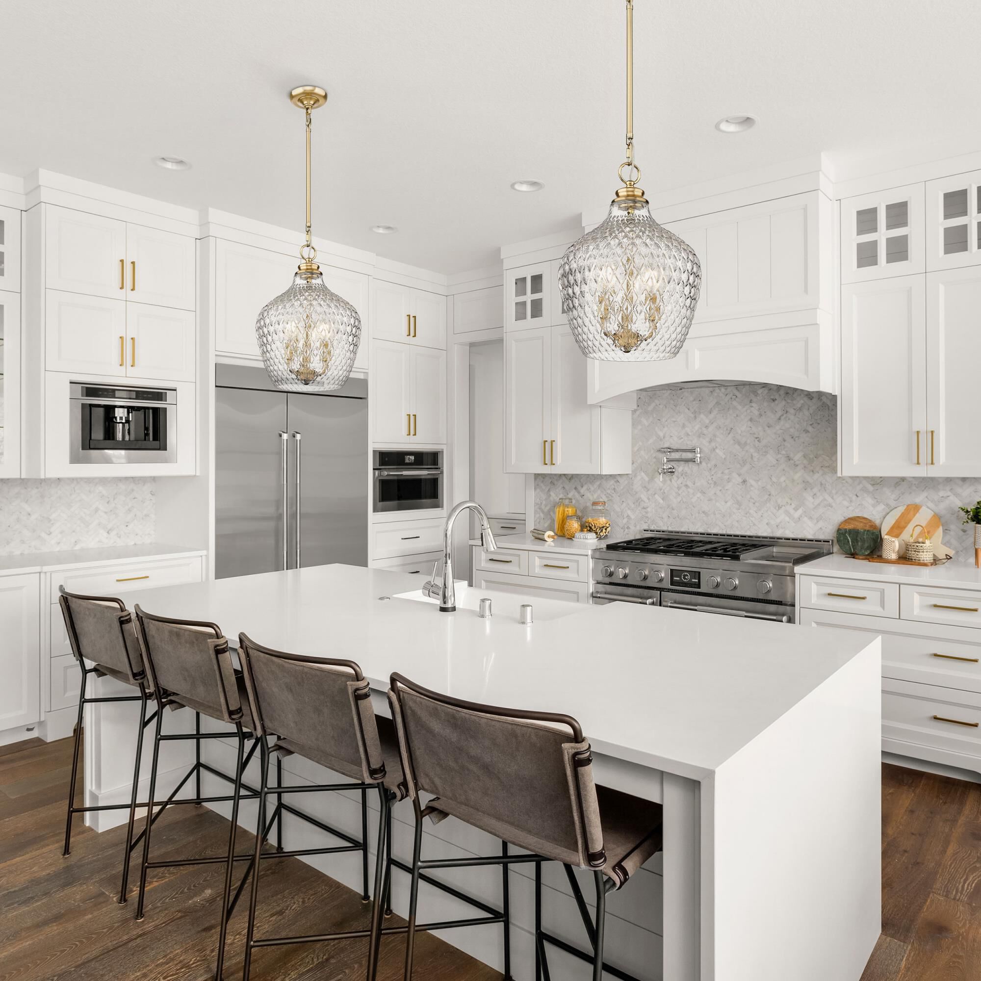 Shown in Modern Brushed Gold finish and Clear glass