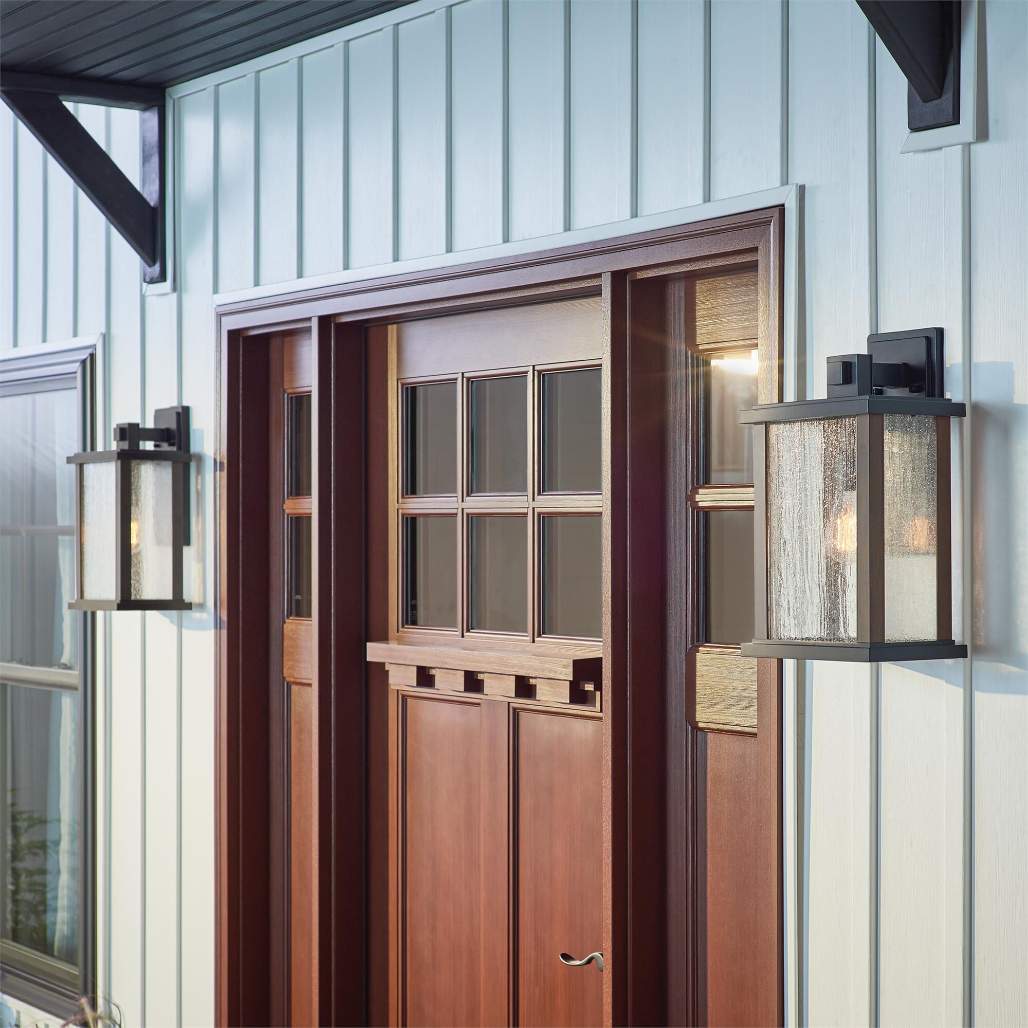 Shown in Black finish and Clear Seeded glass
